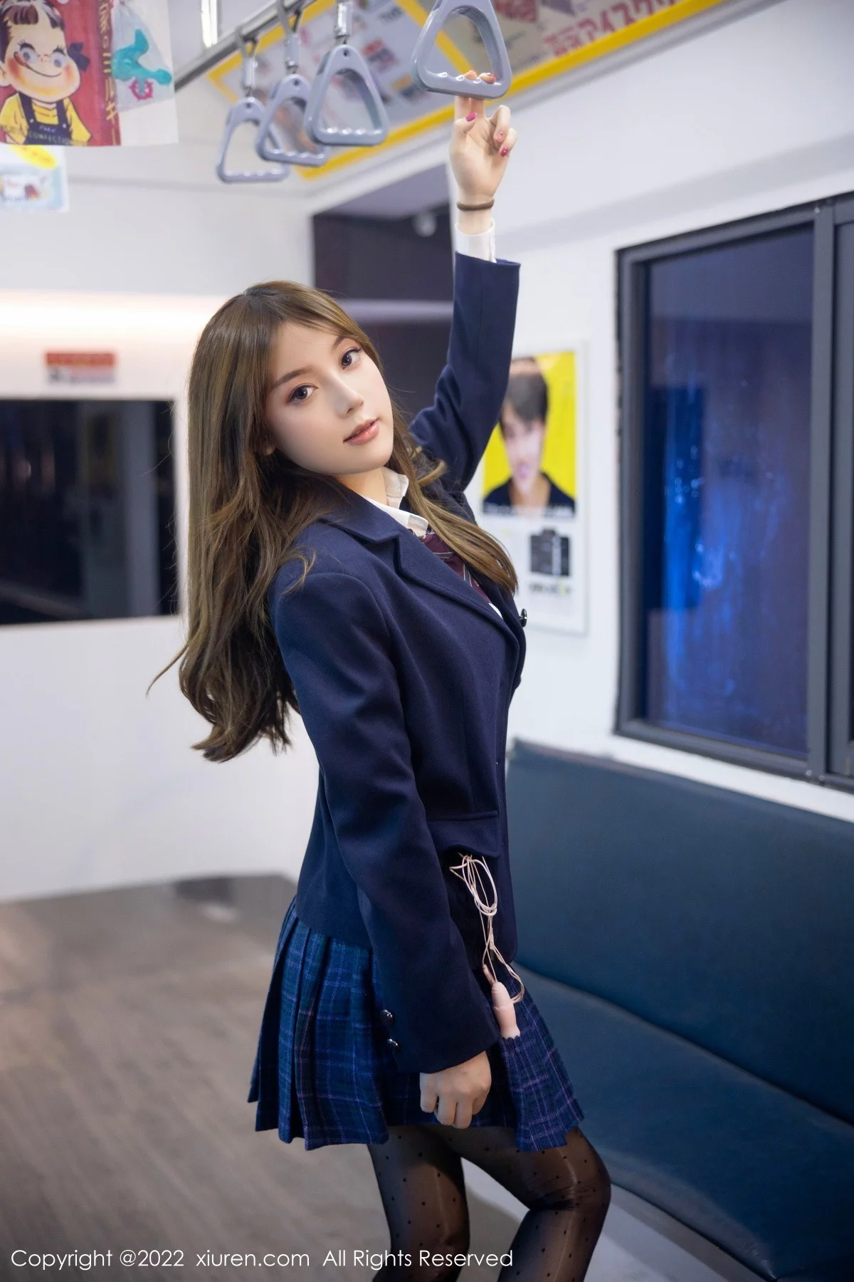 [[XiuRen秀人网]秀人网]No.5899_模特豆瓣酱电车场景性感白T露浅色内衣配超薄黑丝丰满诱惑写真89P