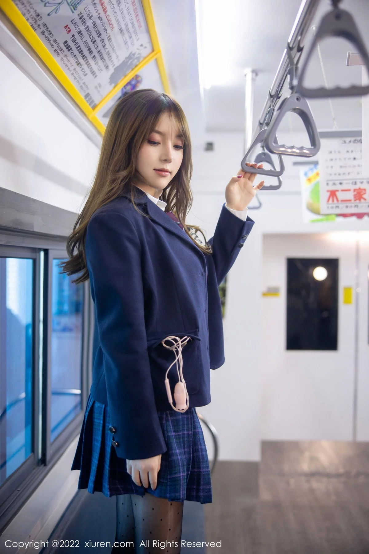 [[XiuRen秀人网]秀人网]No.5899_模特豆瓣酱电车场景性感白T露浅色内衣配超薄黑丝丰满诱惑写真89P