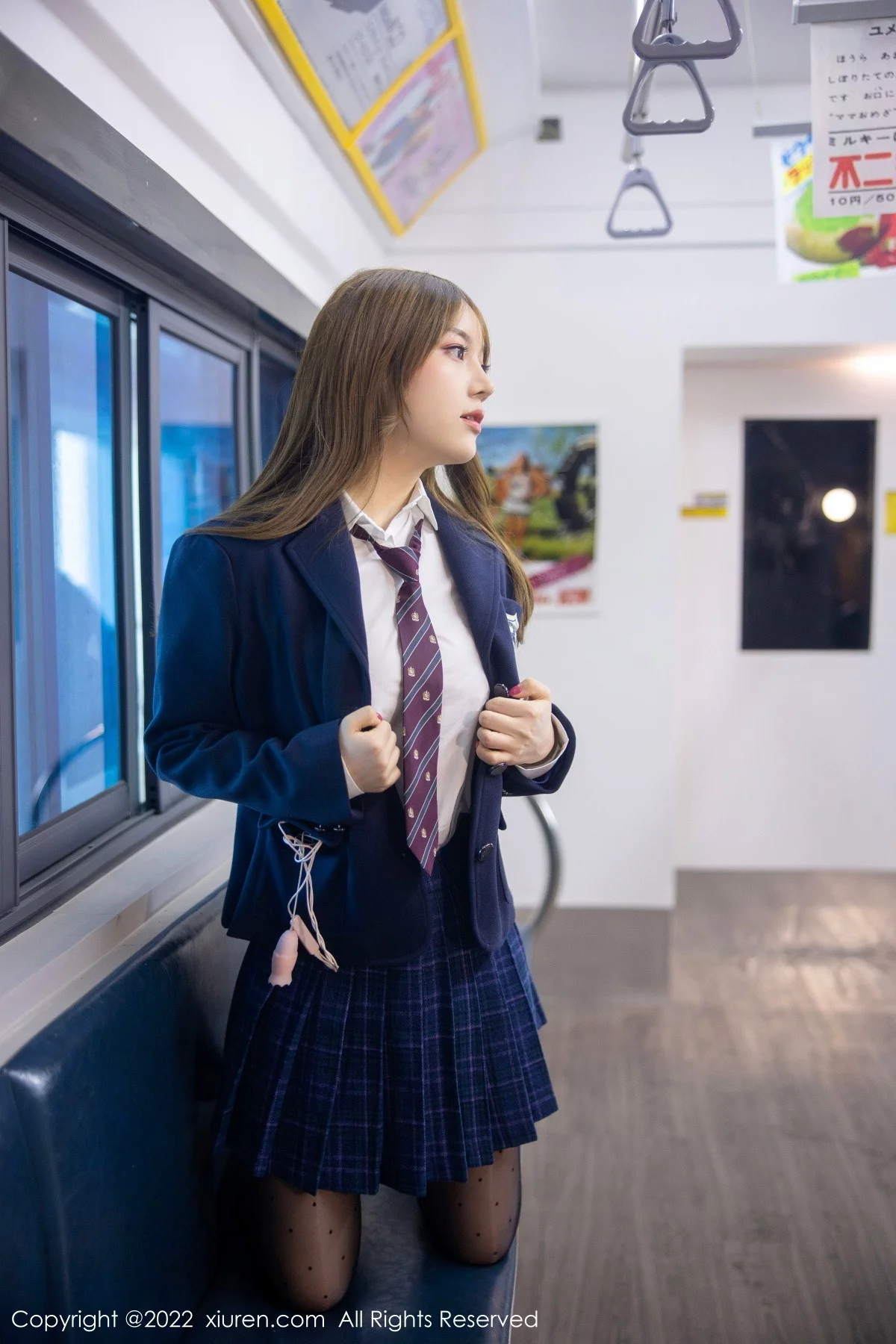 [[XiuRen秀人网]秀人网]No.5899_模特豆瓣酱电车场景性感白T露浅色内衣配超薄黑丝丰满诱惑写真89P