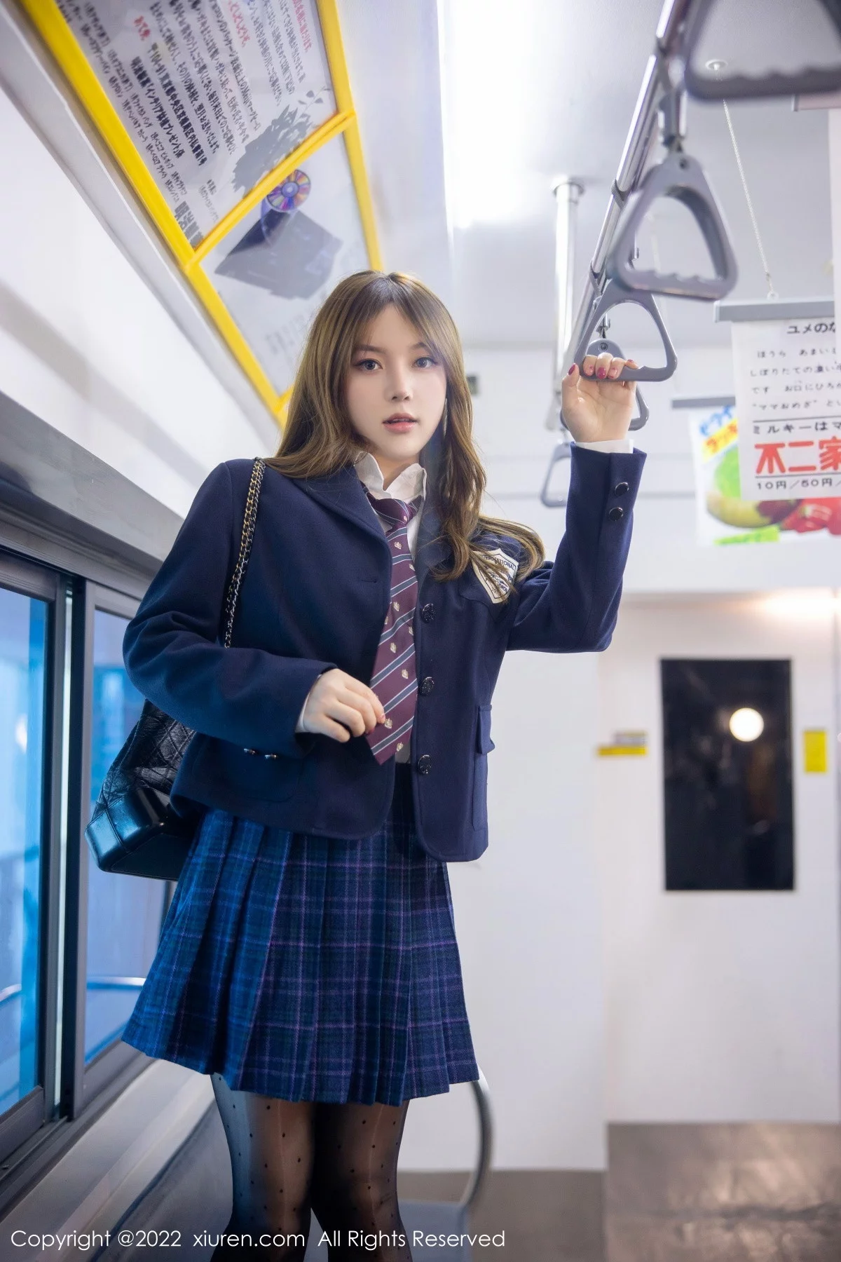 [[XiuRen秀人网]秀人网]No.5899_模特豆瓣酱电车场景性感白T露浅色内衣配超薄黑丝丰满诱惑写真89P