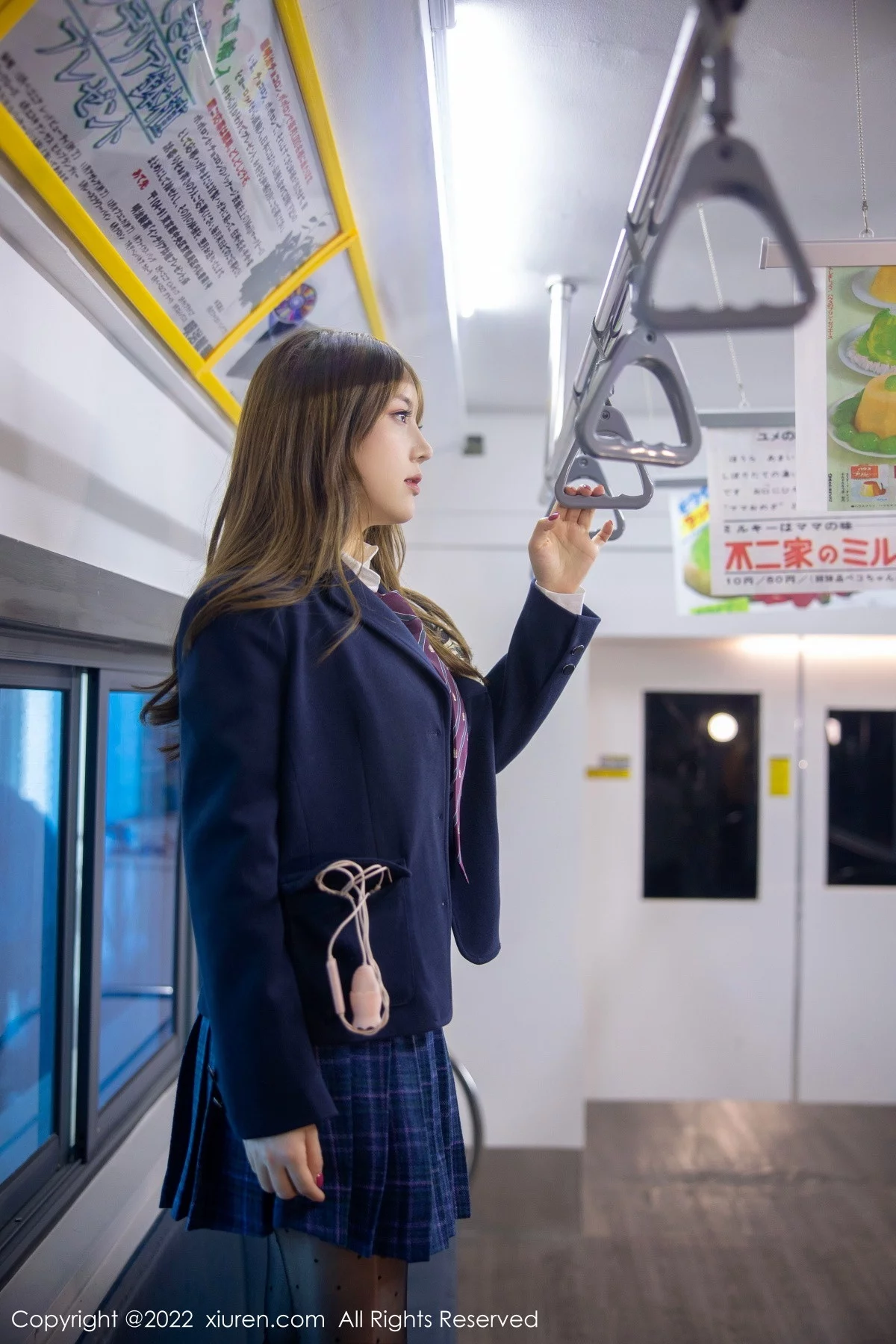 [[XiuRen秀人网]秀人网]No.5899_模特豆瓣酱电车场景性感白T露浅色内衣配超薄黑丝丰满诱惑写真89P