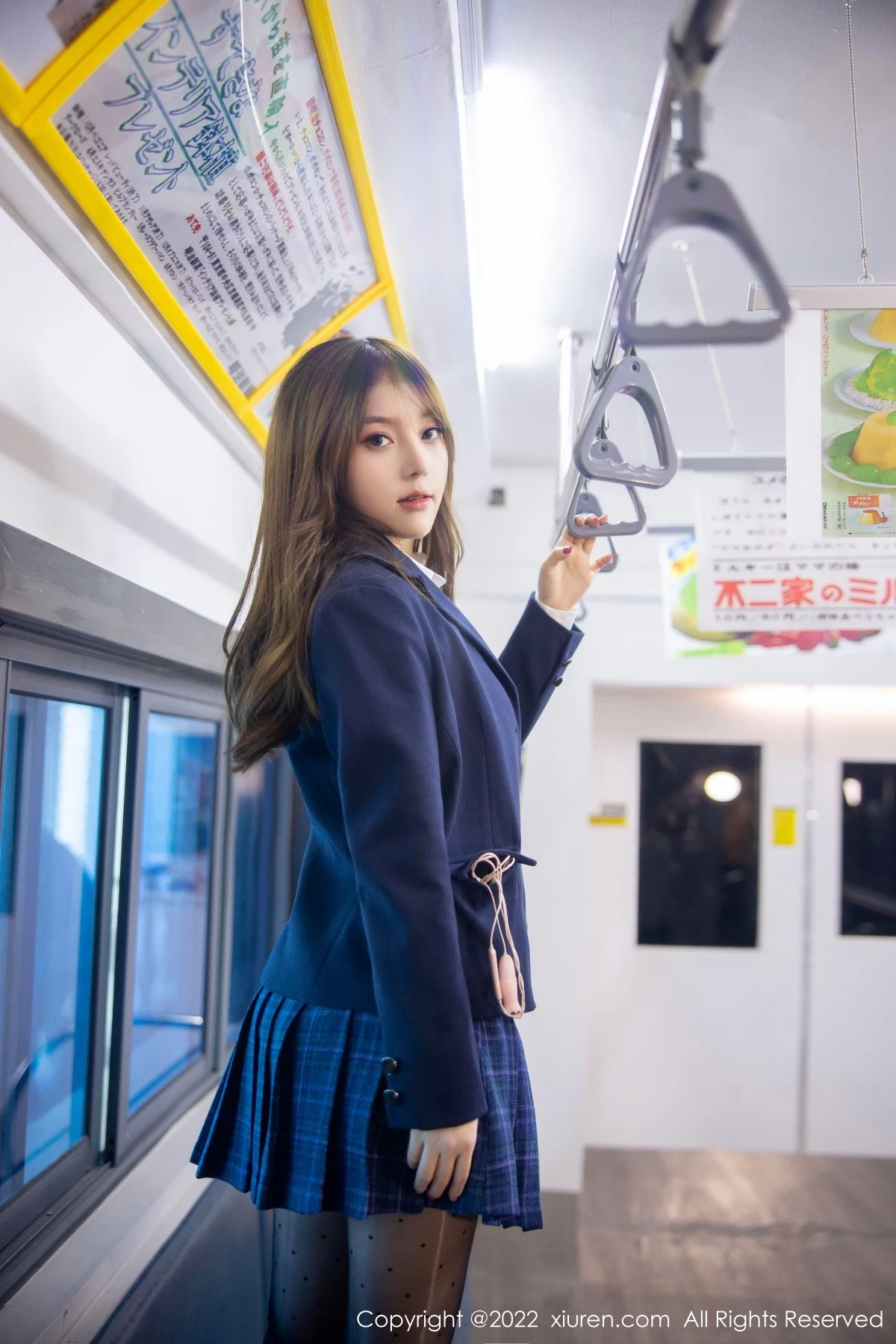 [[XiuRen秀人网]秀人网]No.5899_模特豆瓣酱电车场景性感白T露浅色内衣配超薄黑丝丰满诱惑写真89P