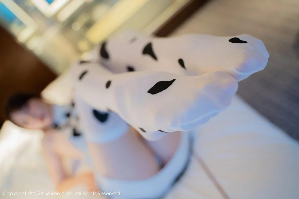 [[XiuRen秀人网]秀人网]No.5896_模特Arude薇薇性感真空露背白色奶牛服饰秀曼妙身姿诱惑写真56P