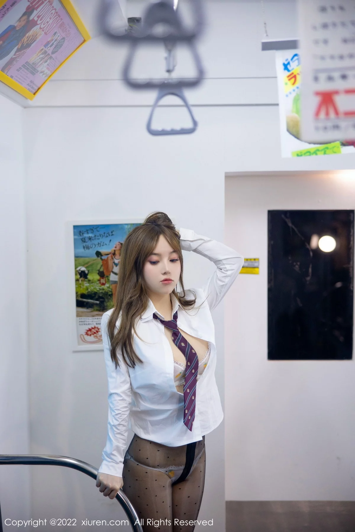 [[XiuRen秀人网]秀人网]No.5899_模特豆瓣酱电车场景性感白T露浅色内衣配超薄黑丝丰满诱惑写真89P