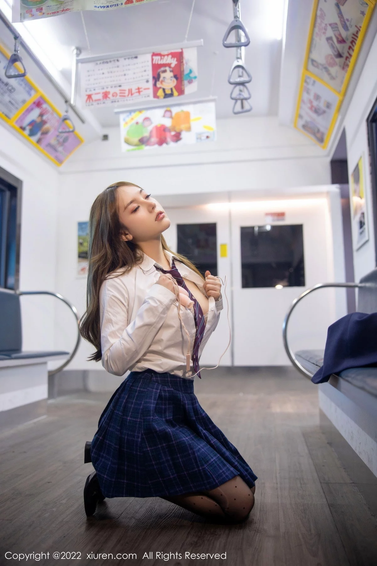 [[XiuRen秀人网]秀人网]No.5899_模特豆瓣酱电车场景性感白T露浅色内衣配超薄黑丝丰满诱惑写真89P