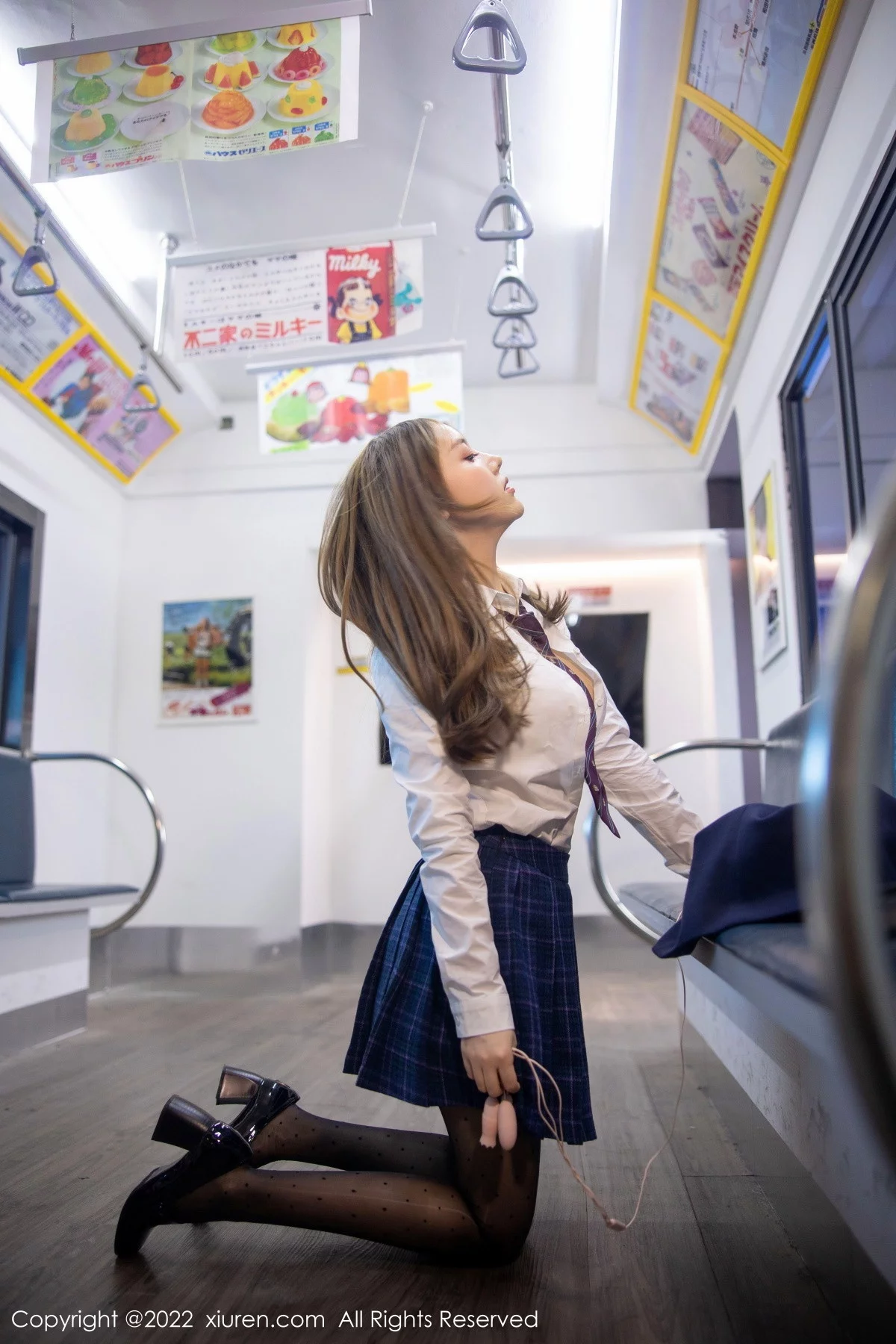 [[XiuRen秀人网]秀人网]No.5899_模特豆瓣酱电车场景性感白T露浅色内衣配超薄黑丝丰满诱惑写真89P