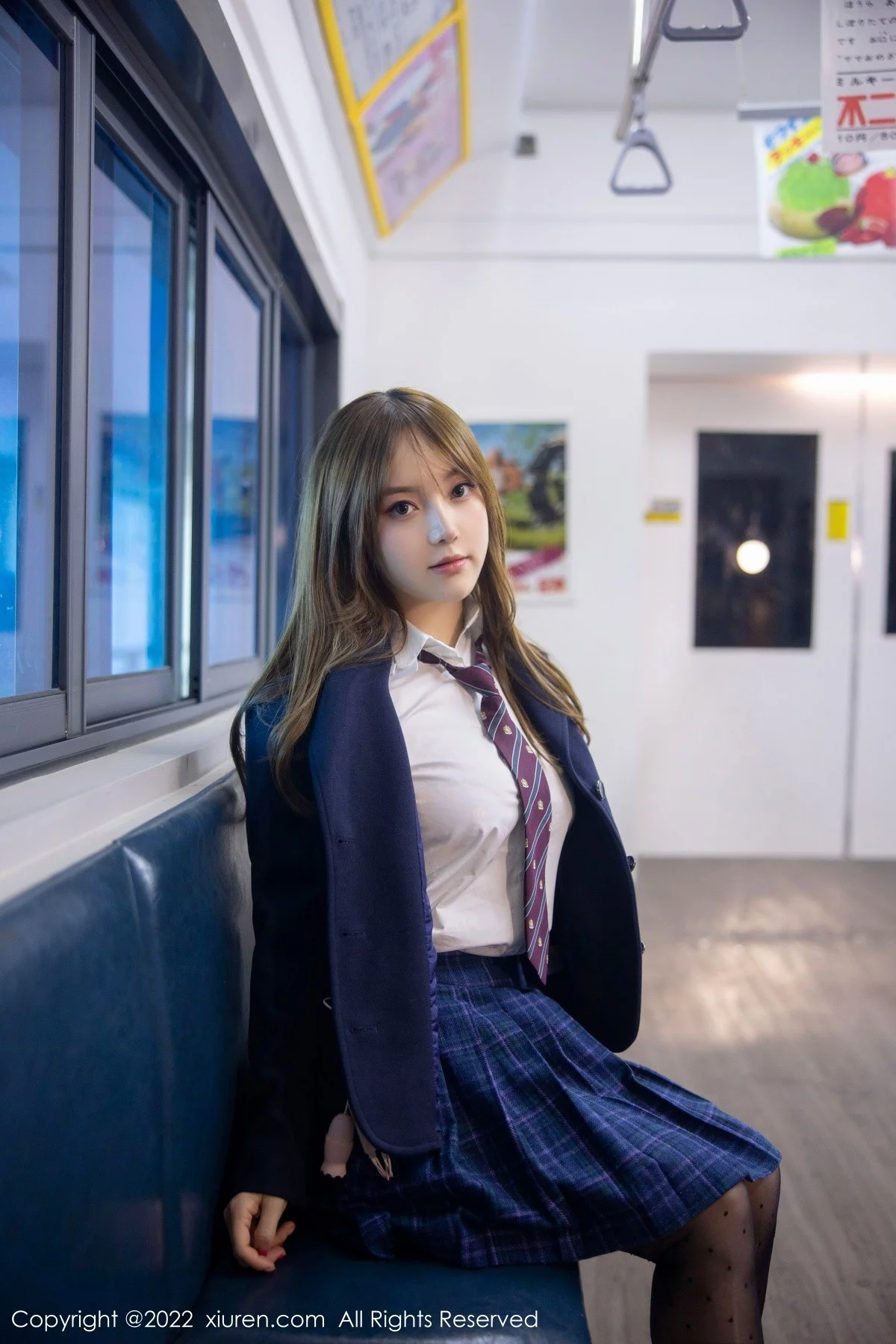 [[XiuRen秀人网]秀人网]No.5899_模特豆瓣酱电车场景性感白T露浅色内衣配超薄黑丝丰满诱惑写真89P