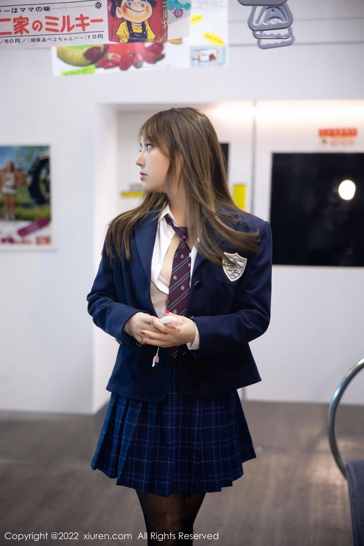 [[XiuRen秀人网]秀人网]No.5899_模特豆瓣酱电车场景性感白T露浅色内衣配超薄黑丝丰满诱惑写真89P