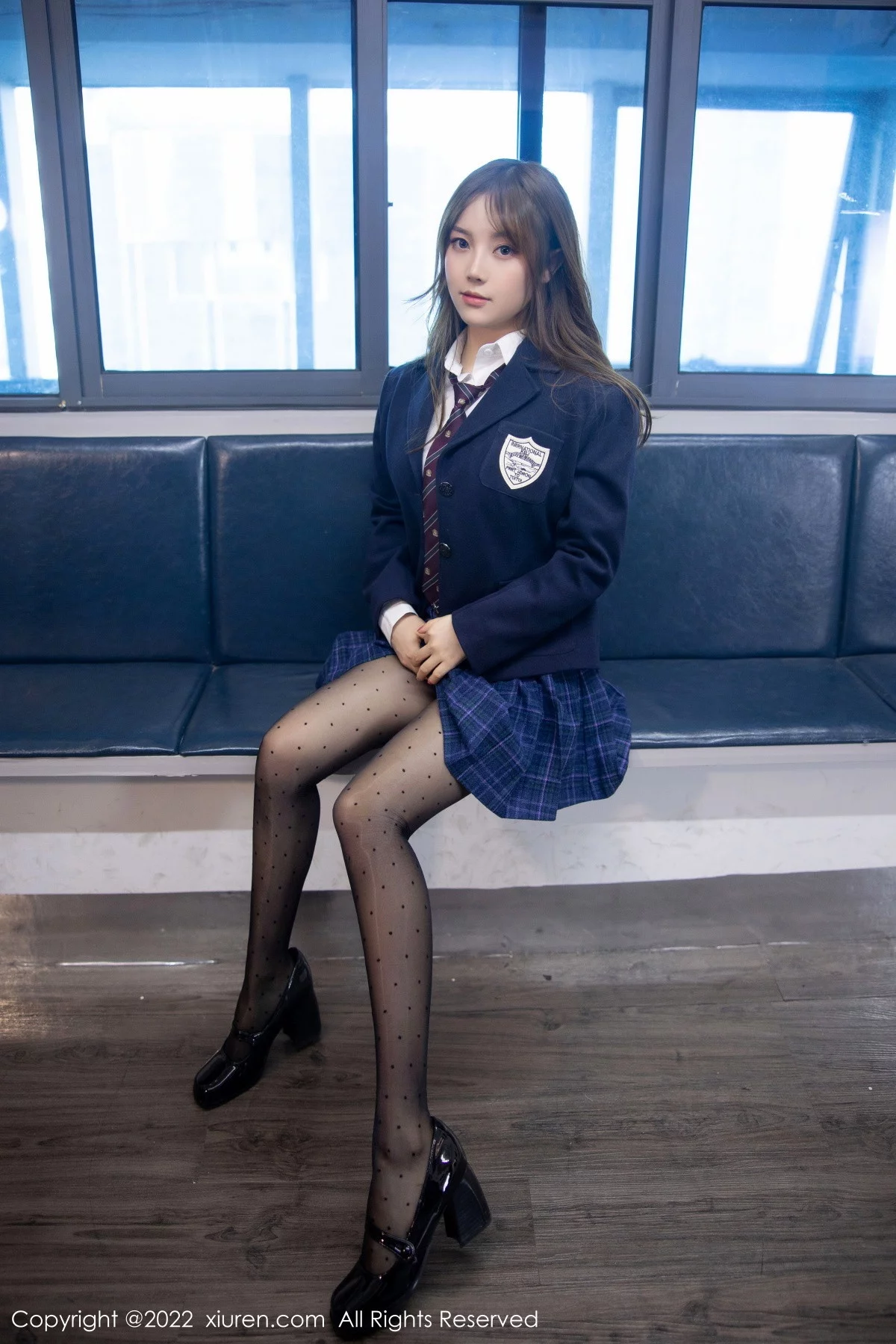 [[XiuRen秀人网]秀人网]No.5899_模特豆瓣酱电车场景性感白T露浅色内衣配超薄黑丝丰满诱惑写真89P