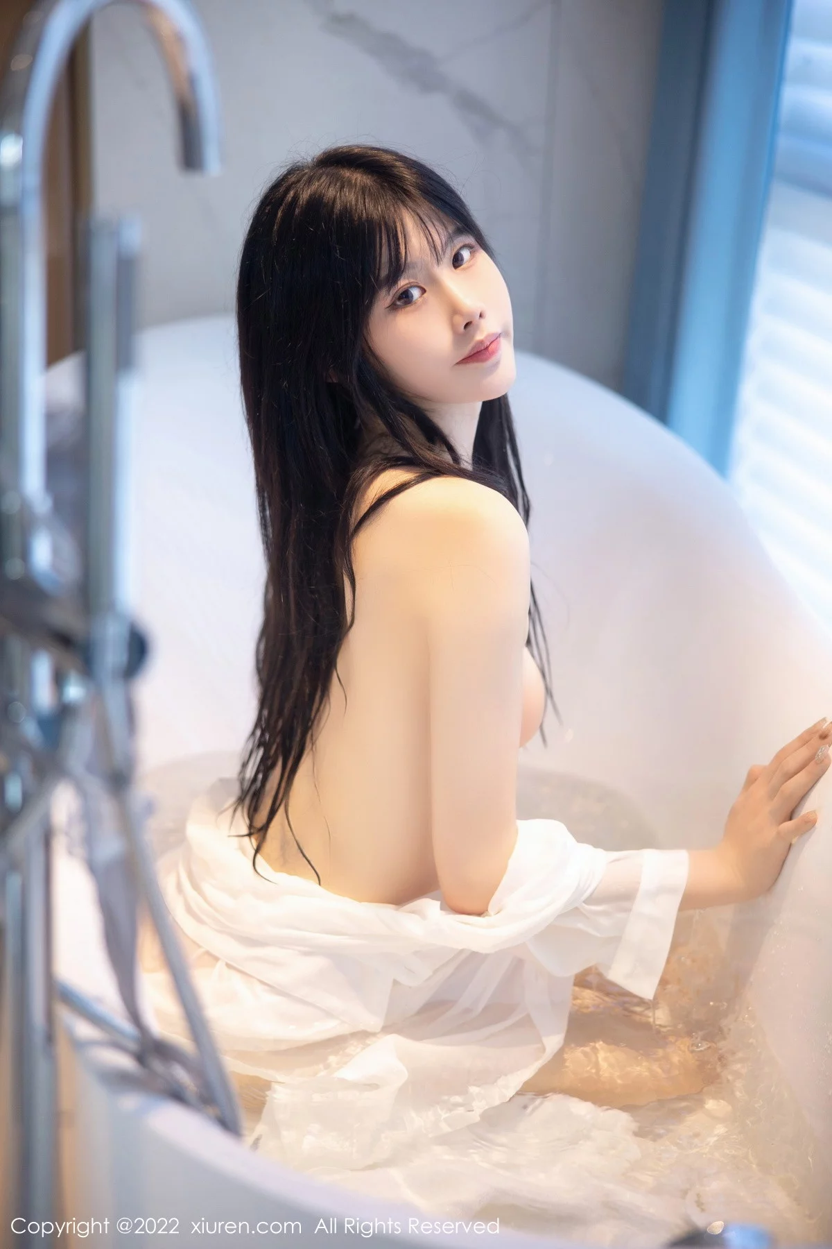 [[XiuRen秀人网]秀人网]No.5909_模特77qiqi私房浴室脱性感白T露浅蓝色蕾丝内衣迷人诱惑写真85P