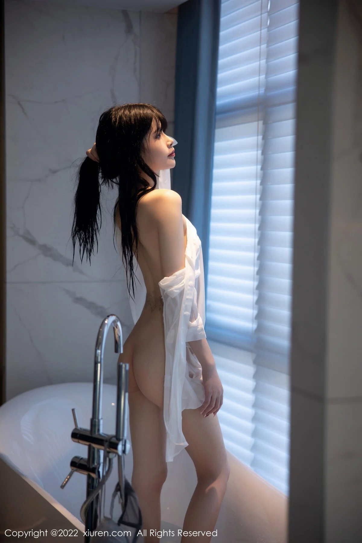 [[XiuRen秀人网]秀人网]No.5909_模特77qiqi私房浴室脱性感白T露浅蓝色蕾丝内衣迷人诱惑写真85P