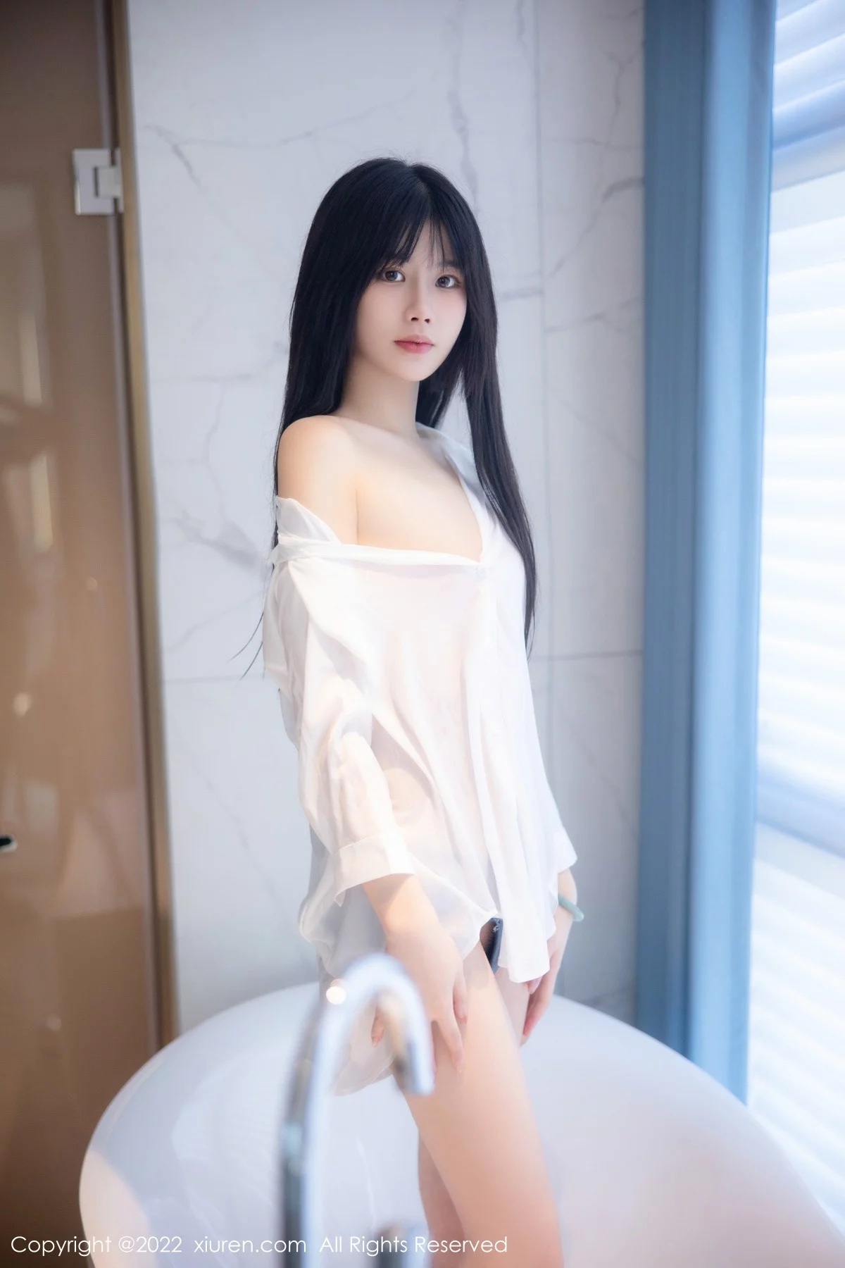 [[XiuRen秀人网]秀人网]No.5909_模特77qiqi私房浴室脱性感白T露浅蓝色蕾丝内衣迷人诱惑写真85P