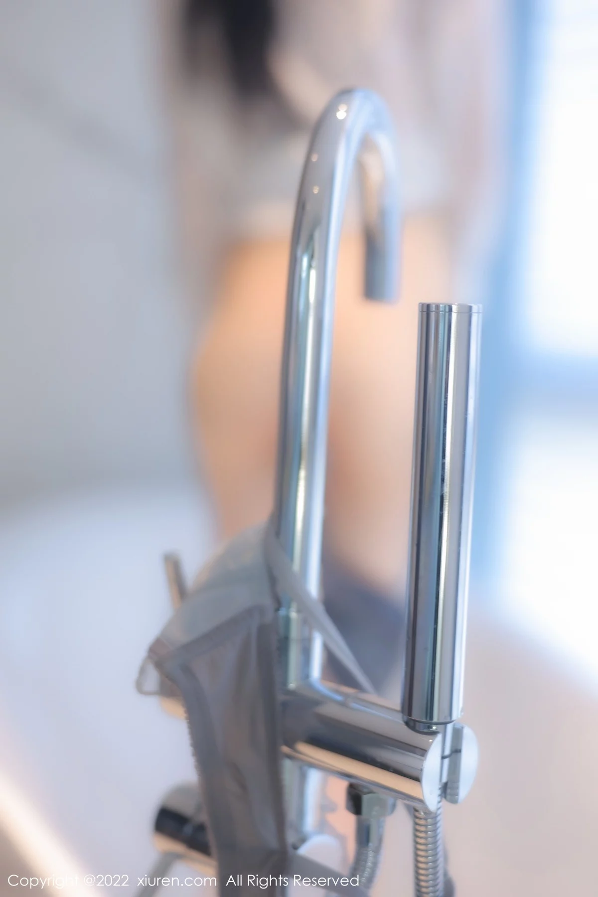 [[XiuRen秀人网]秀人网]No.5909_模特77qiqi私房浴室脱性感白T露浅蓝色蕾丝内衣迷人诱惑写真85P