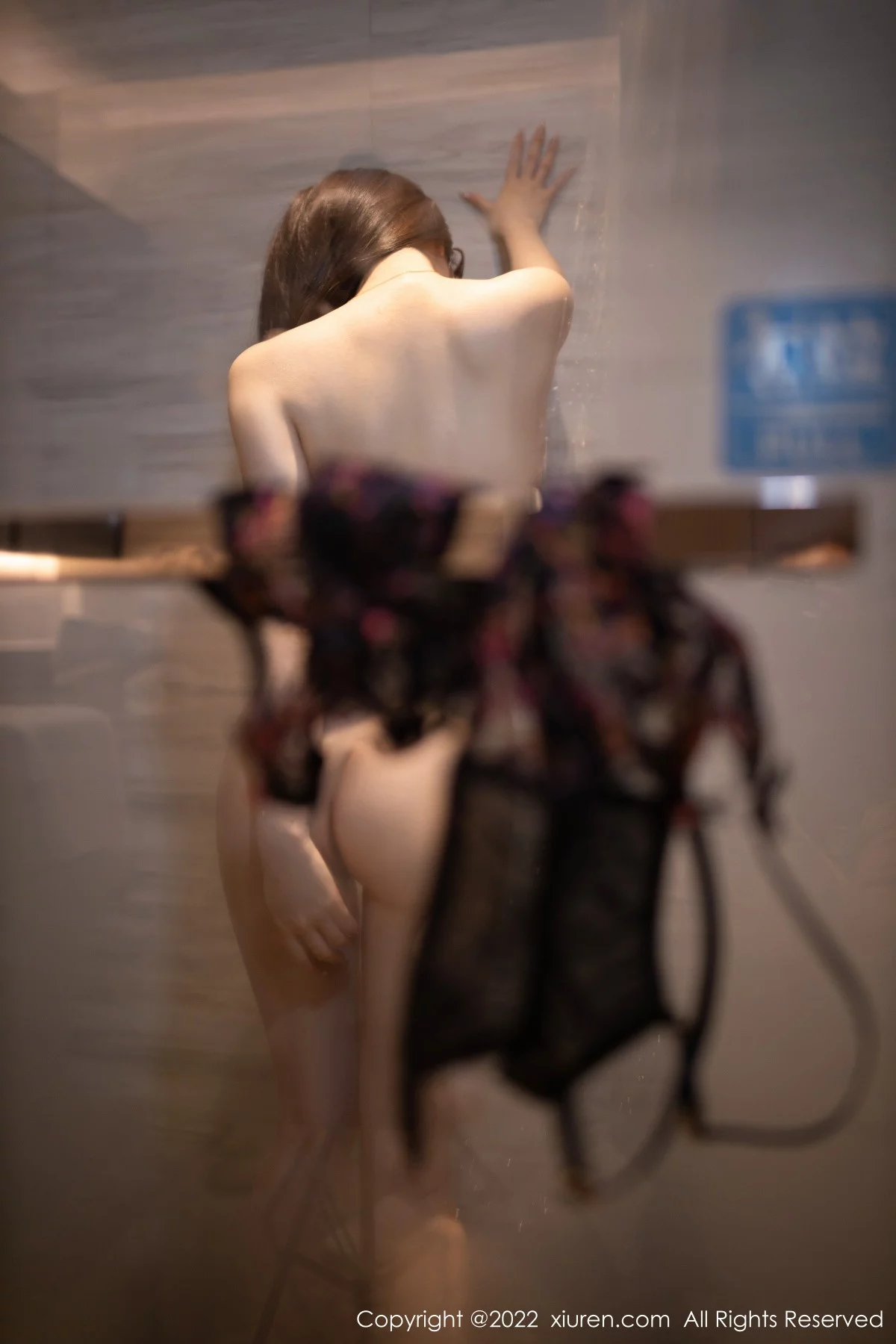 [[XiuRen秀人网]秀人网]No.5913_模特鱼子酱Fish白色轻透上衣配性感红短裙露蕾丝内衣诱惑写真80P