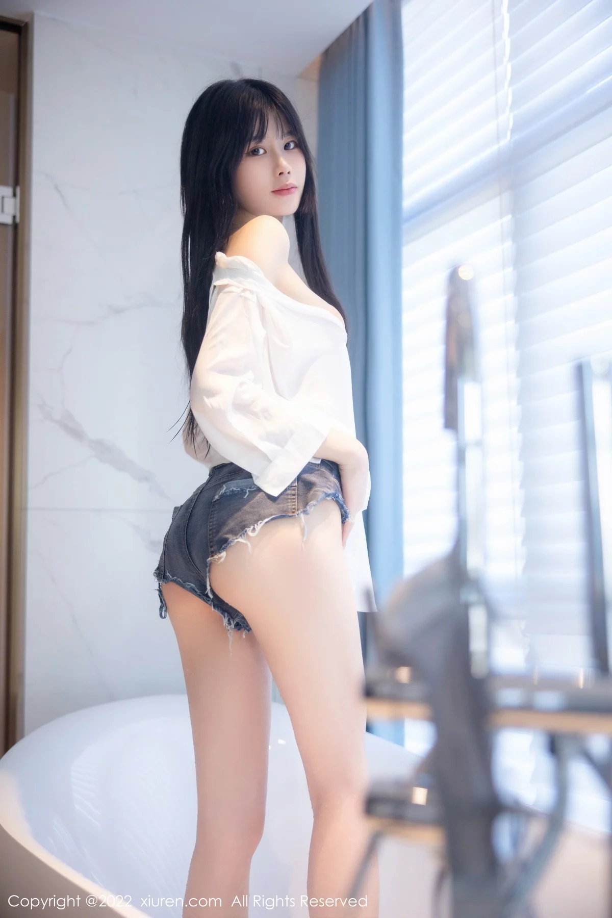 [[XiuRen秀人网]秀人网]No.5909_模特77qiqi私房浴室脱性感白T露浅蓝色蕾丝内衣迷人诱惑写真85P