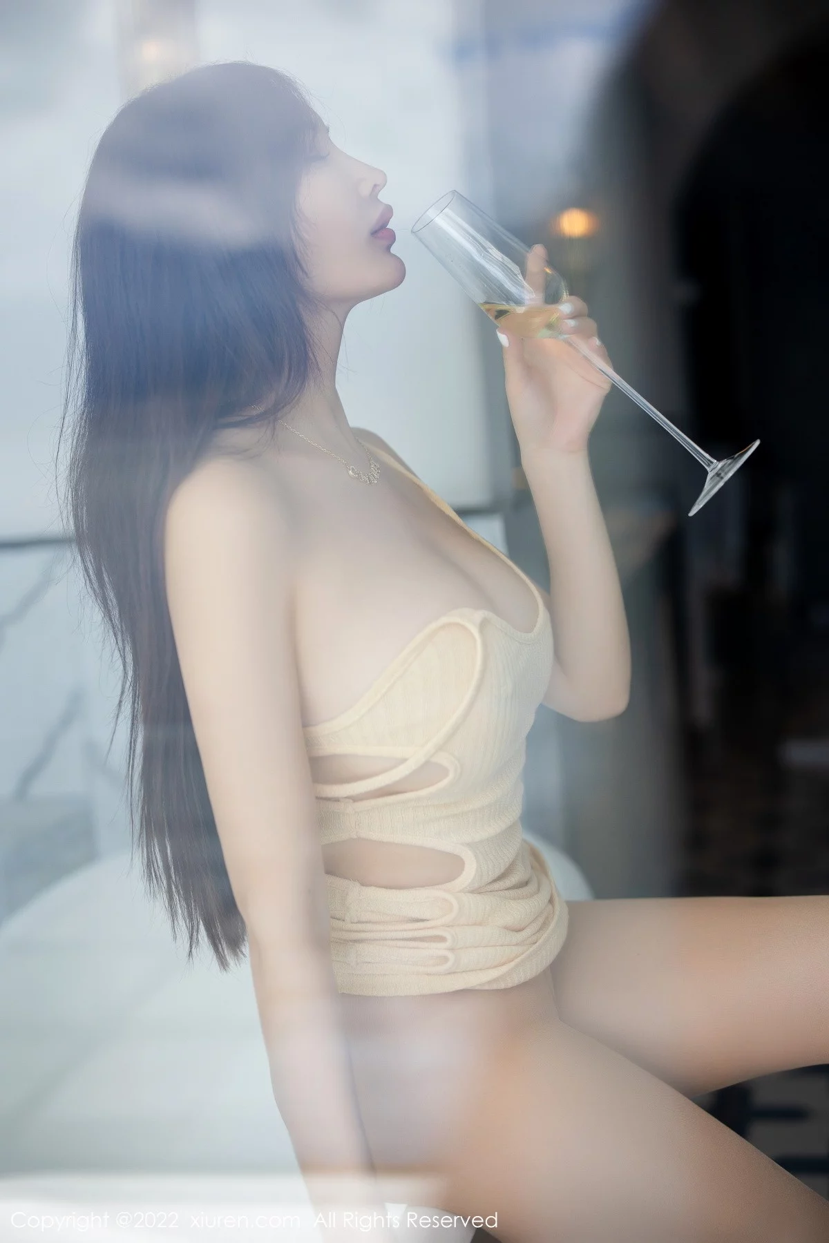 [[XiuRen秀人网]秀人网]No.5912_女神奶瓶土肥圆大理旅拍黄色吊带短裙秀丰满身材惹火诱惑写真82P