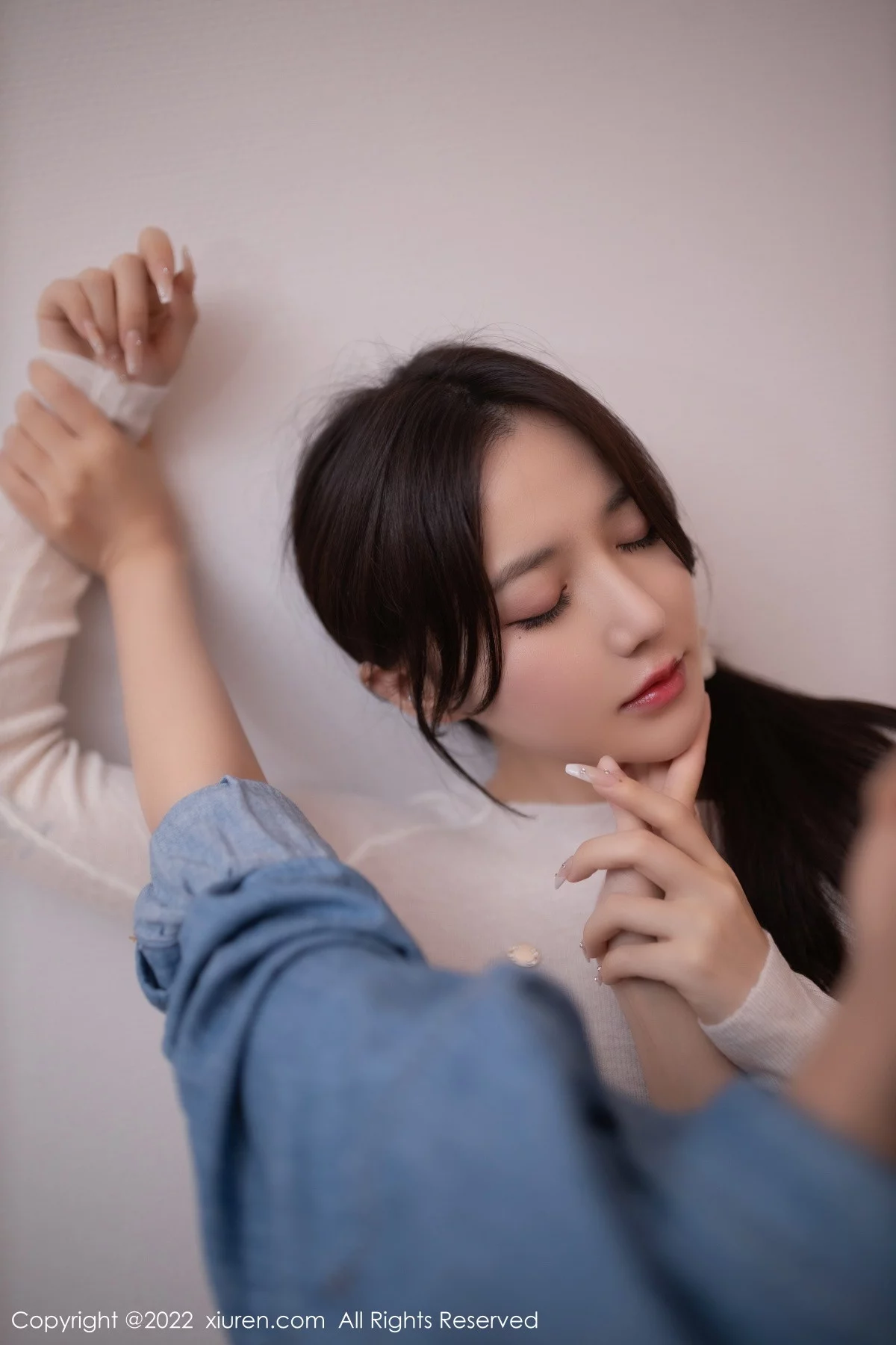 [[XiuRen秀人网]秀人网]No.5913_模特鱼子酱Fish白色轻透上衣配性感红短裙露蕾丝内衣诱惑写真80P