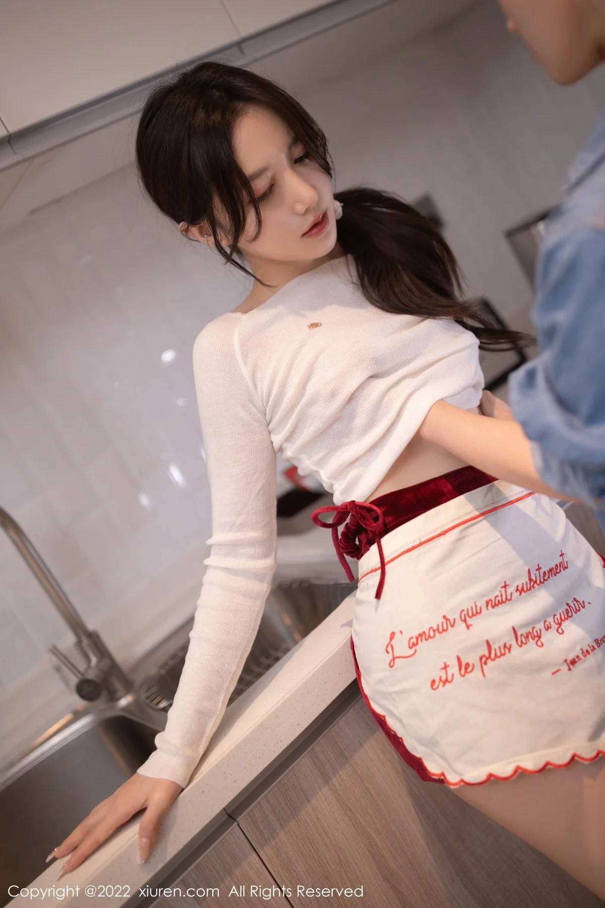 [[XiuRen秀人网]秀人网]No.5913_模特鱼子酱Fish白色轻透上衣配性感红短裙露蕾丝内衣诱惑写真80P
