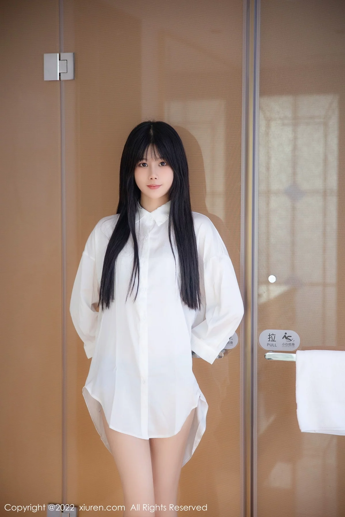 [[XiuRen秀人网]秀人网]No.5909_模特77qiqi私房浴室脱性感白T露浅蓝色蕾丝内衣迷人诱惑写真85P