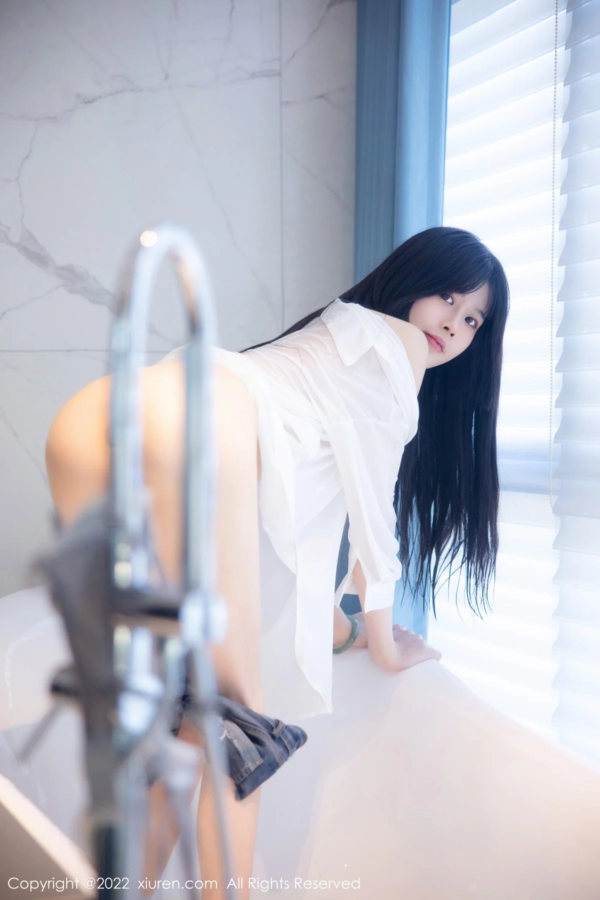 [[XiuRen秀人网]秀人网]No.5909_模特77qiqi私房浴室脱性感白T露浅蓝色蕾丝内衣迷人诱惑写真85P