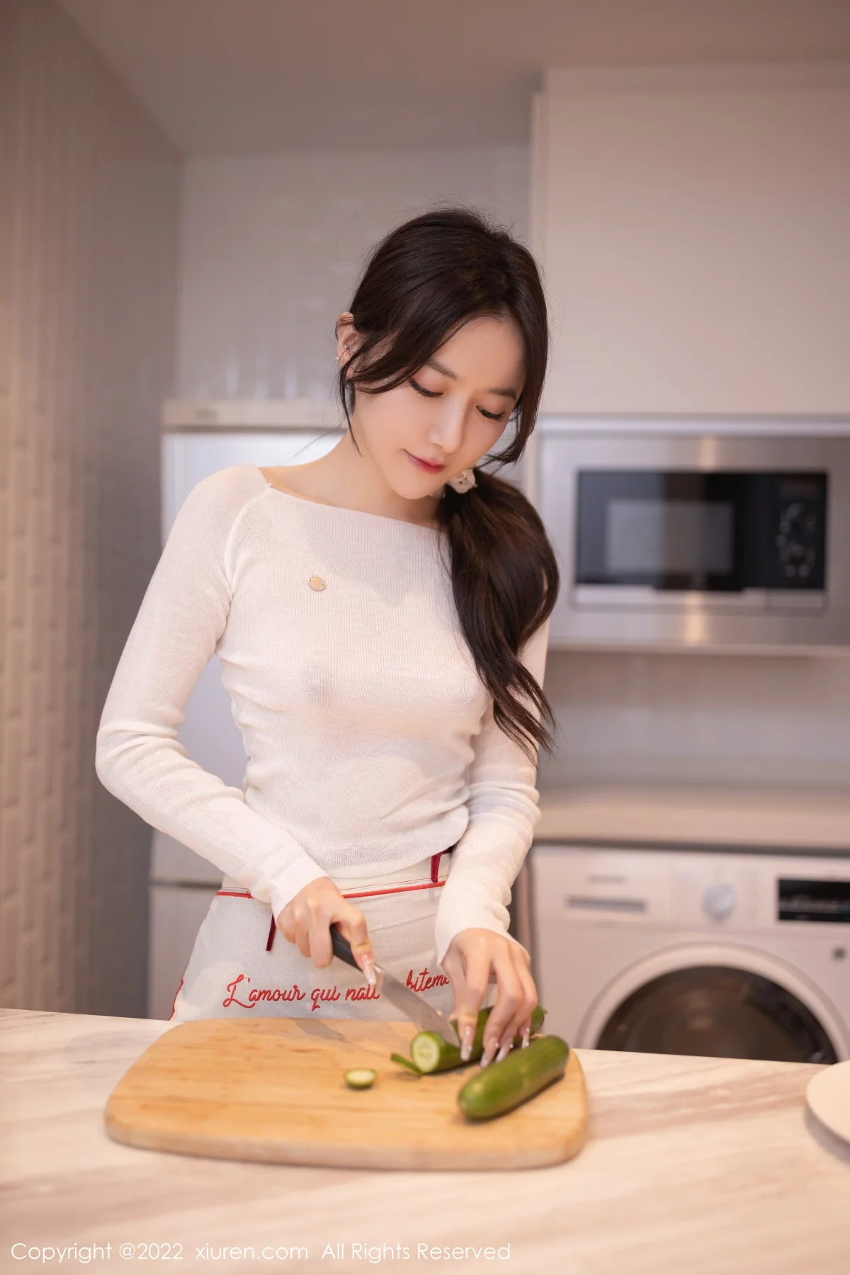 [[XiuRen秀人网]秀人网]No.5913_模特鱼子酱Fish白色轻透上衣配性感红短裙露蕾丝内衣诱惑写真80P