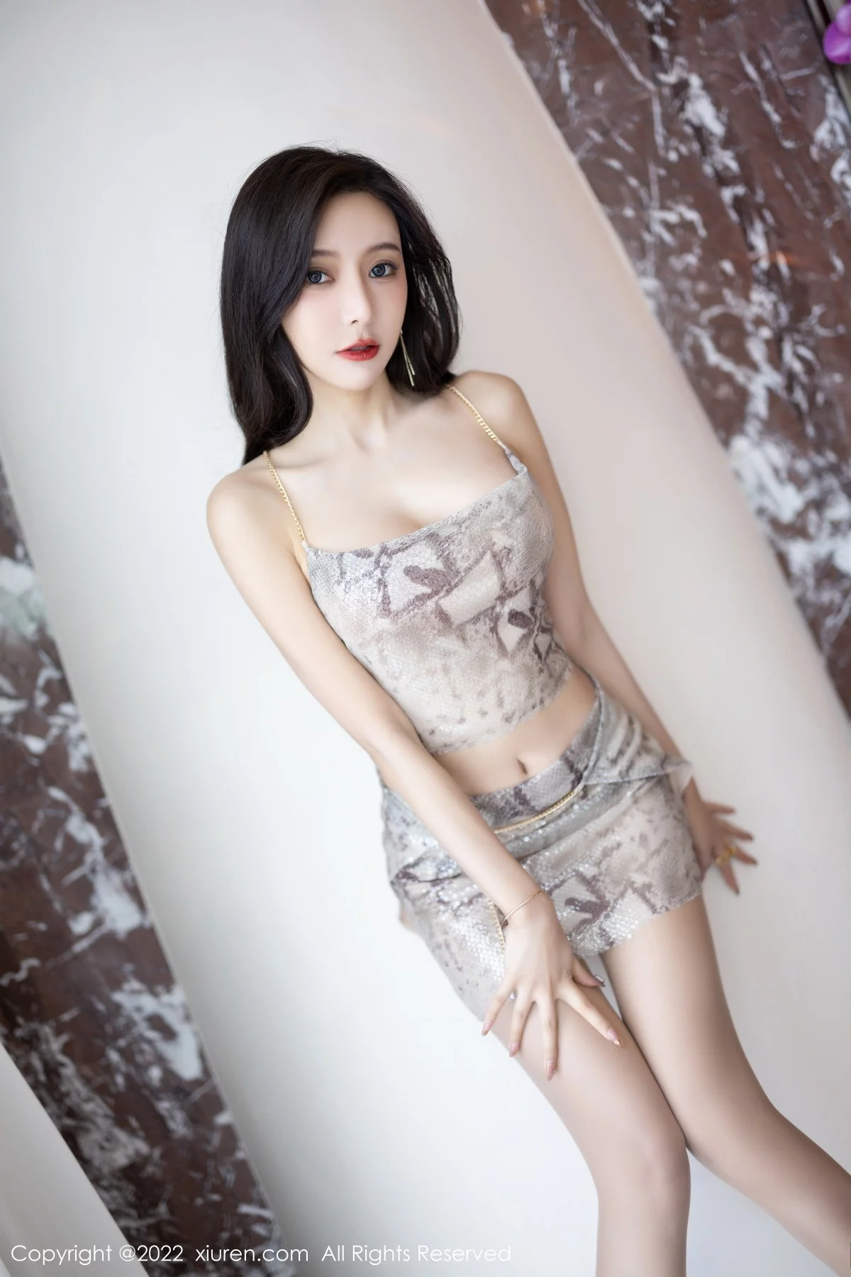 [[XiuRen秀人网]秀人网]No.5920_女神王馨瑶yanni私房性感浅色吊带短装配超薄肉丝撩人诱惑写真82P