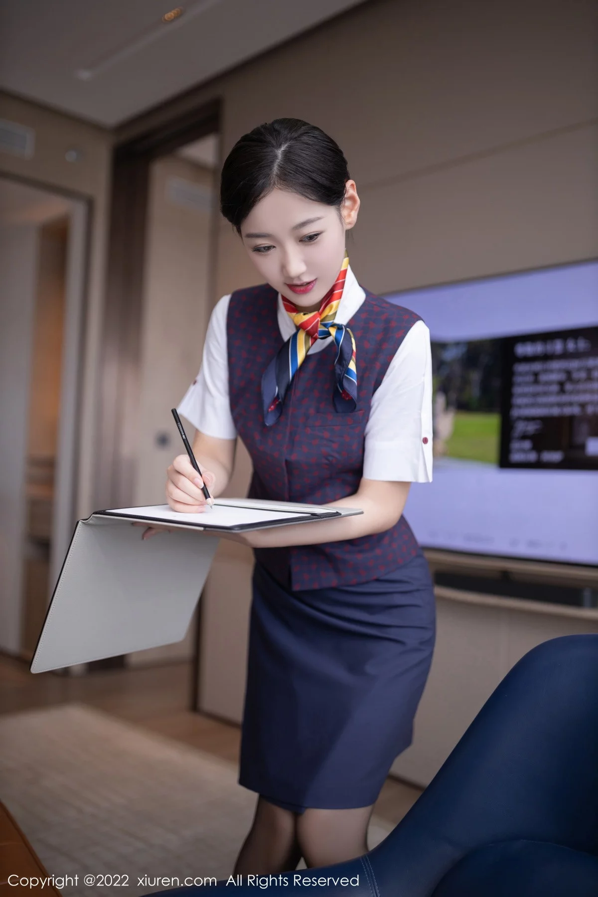 [[XiuRen秀人网]秀人网]No.5922_模特唐安琪北京旅拍国航空姐角色半脱制服露蕾丝内衣诱惑写真79P