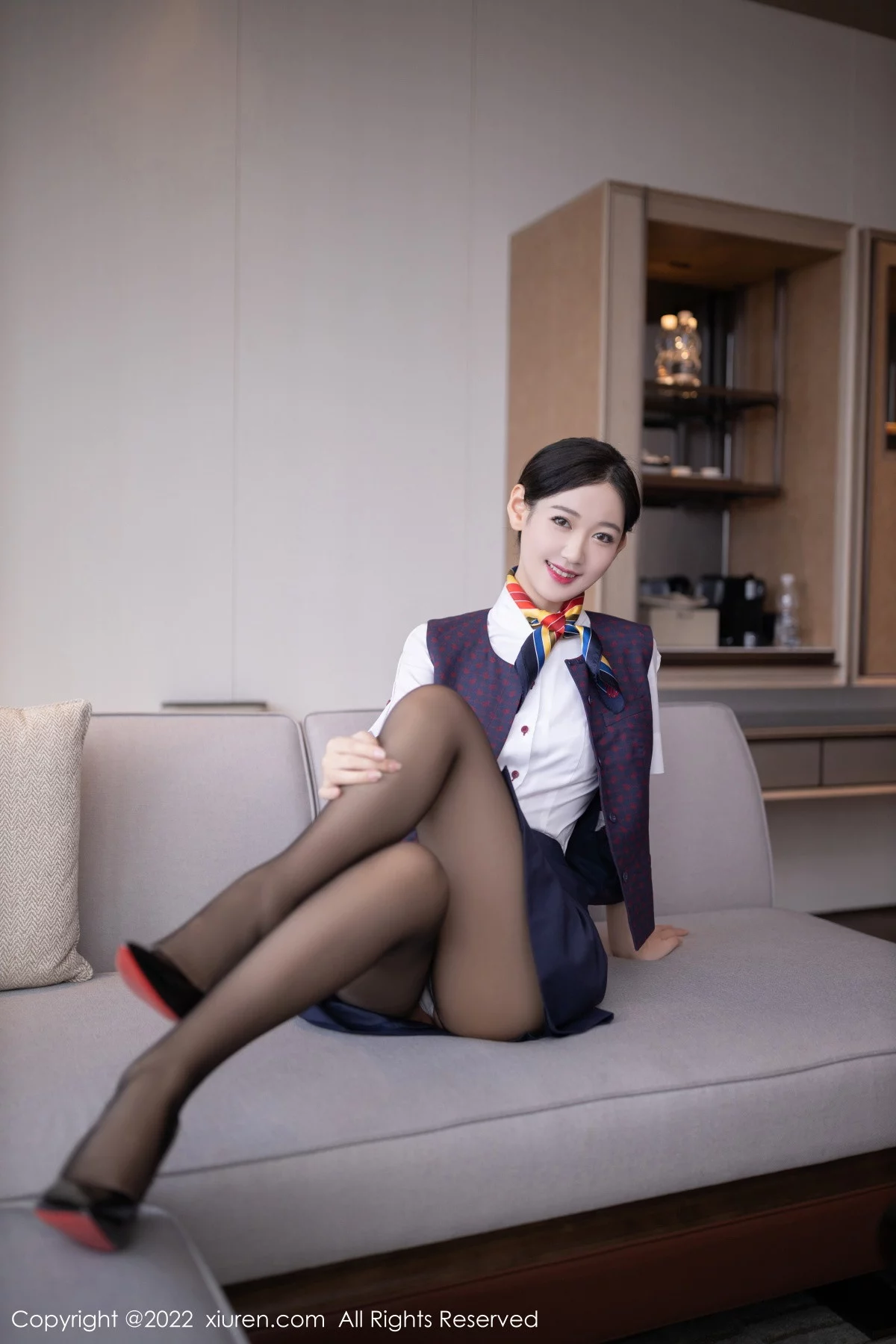 [[XiuRen秀人网]秀人网]No.5922_模特唐安琪北京旅拍国航空姐角色半脱制服露蕾丝内衣诱惑写真79P