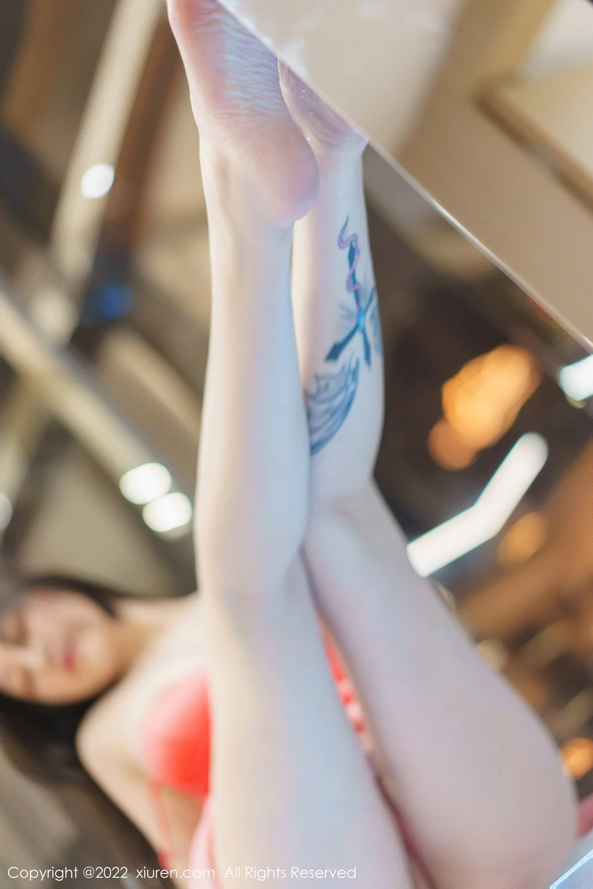 [[XiuRen秀人网]秀人网]No.5921_女神妲己_Toxic性感红色吊带裙配超薄肉丝秀雪峰美臀诱惑写真59P