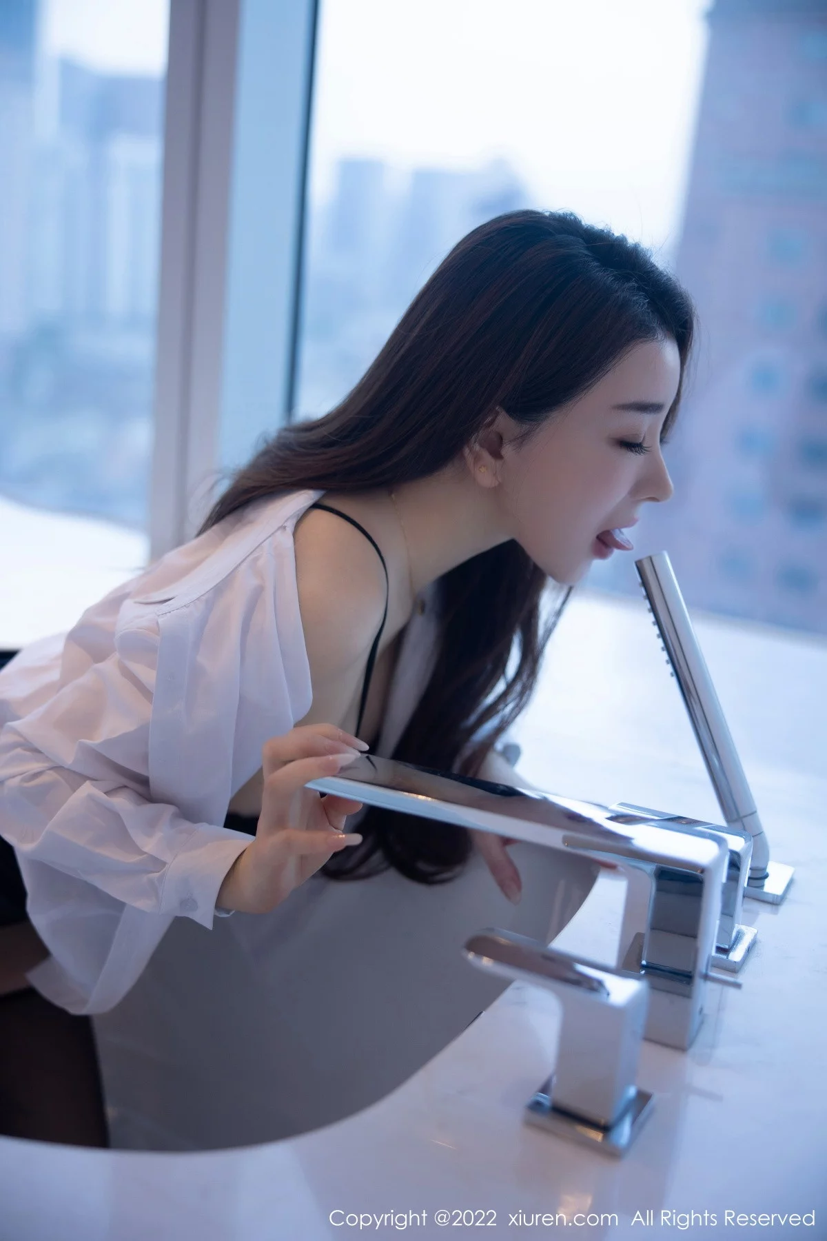 [[XiuRen秀人网]秀人网]No.5916_模特雨儿1494性感白T配黑皮短裙露黑色内衣黑丝吊裙魅惑写真74P