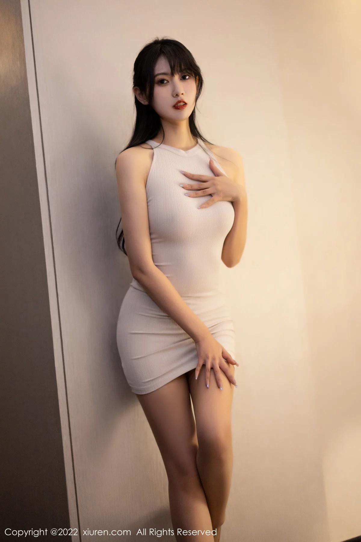 [[XiuRen秀人网]秀人网]No.6043_模特林子遥性感浅灰色连衣短裙配超薄肉丝秀曼妙身姿迷人写真70P