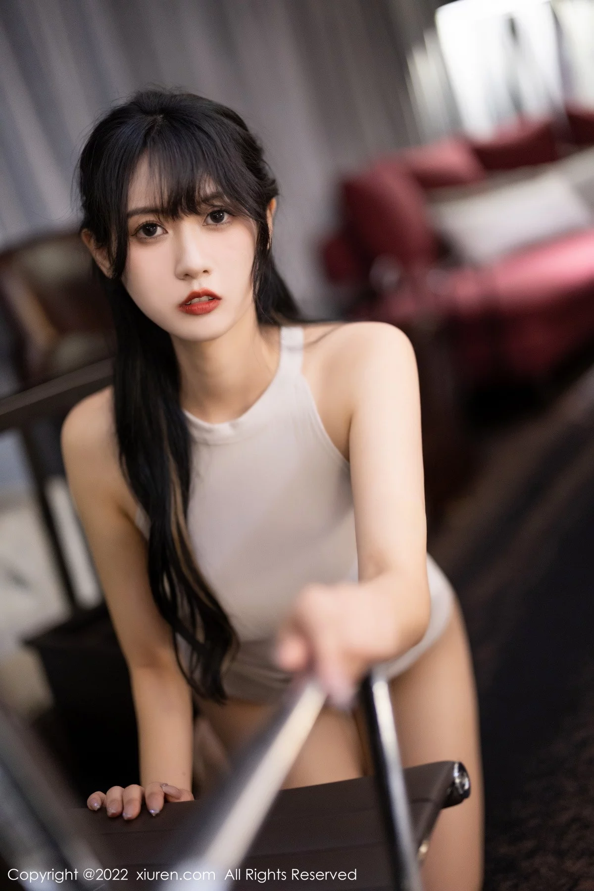 [[XiuRen秀人网]秀人网]No.6043_模特林子遥性感浅灰色连衣短裙配超薄肉丝秀曼妙身姿迷人写真70P