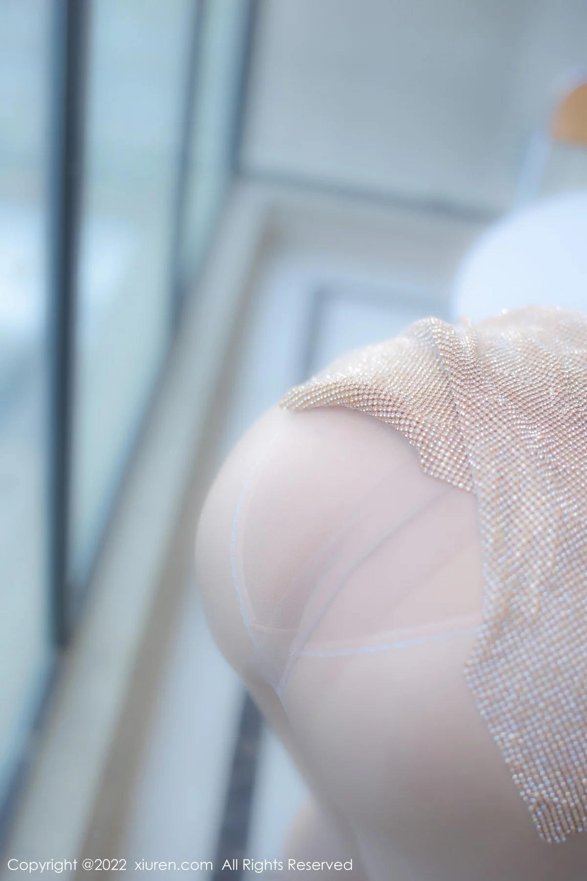 [[XiuRen秀人网]秀人网]No.6044_女神朱可儿Flora大理旅拍金色闪亮连衣短裙秀丰满身材诱惑写真74P