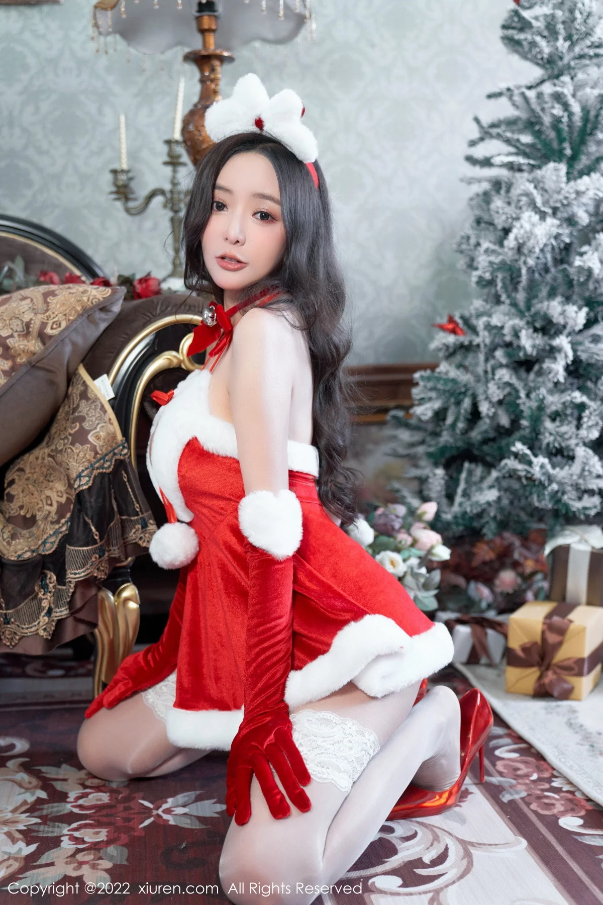 [[XiuRen秀人网]秀人网]No.6045_女神王馨瑶yanni性感红色圣诞装服配白丝袜秀完美身材诱惑写真76P