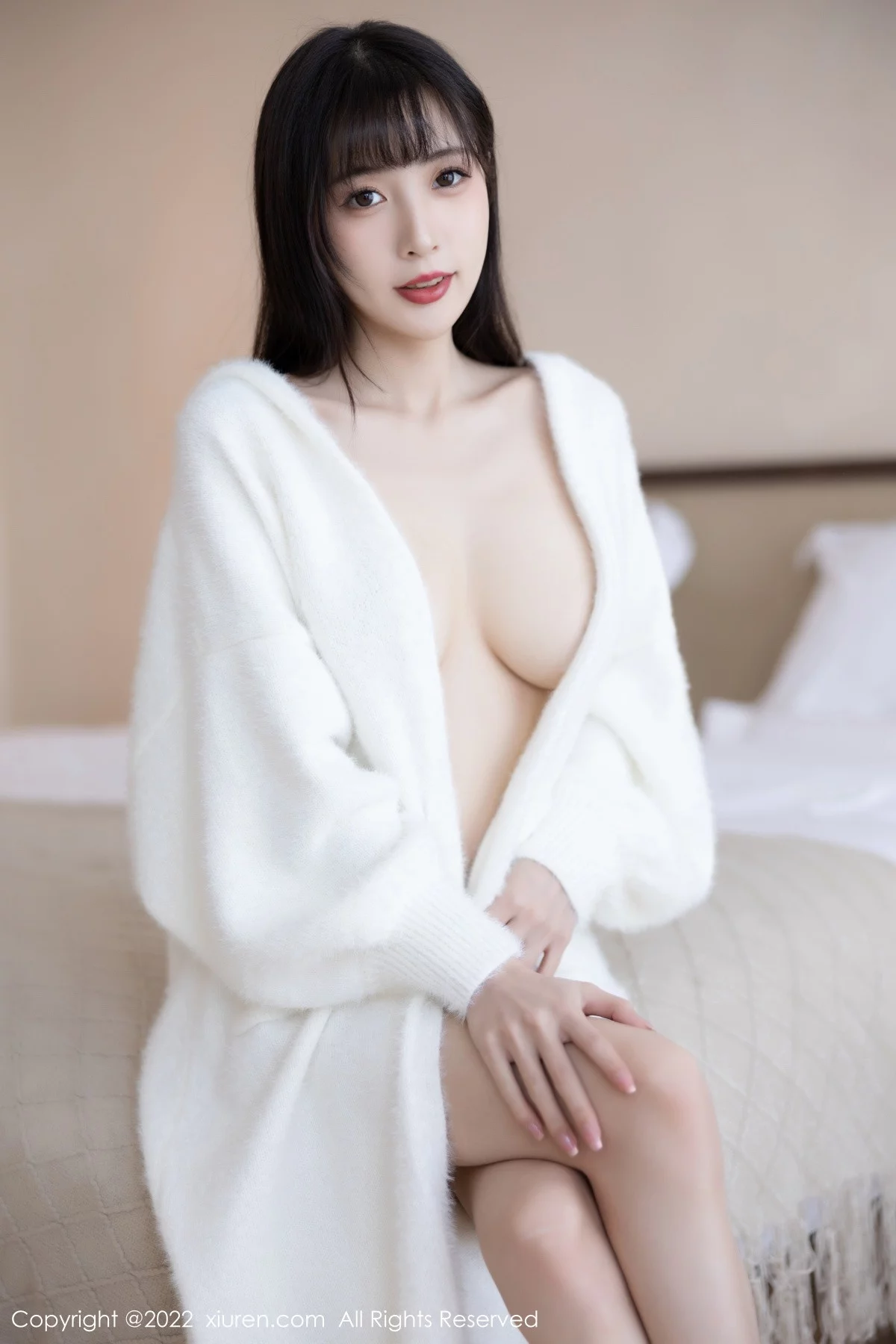 [[XiuRen秀人网]秀人网]No.6052_模特林星阑脱白色长外套露淡红色吊带长裙配原色丝袜迷人写真82P