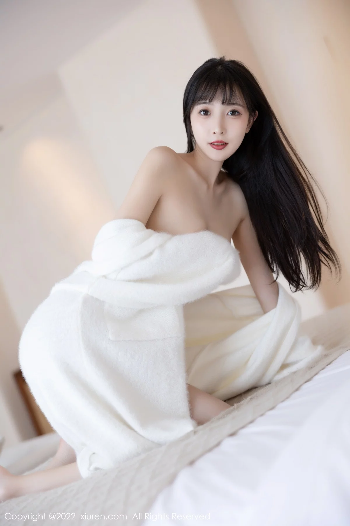 [[XiuRen秀人网]秀人网]No.6052_模特林星阑脱白色长外套露淡红色吊带长裙配原色丝袜迷人写真82P