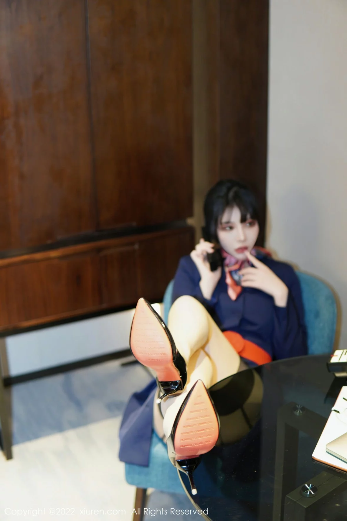 [[XiuRen秀人网]秀人网]No.6048_模特桃桃子_脱深蓝空姐制服露红色蕾丝内衣秀曼妙身姿诱惑写真82P