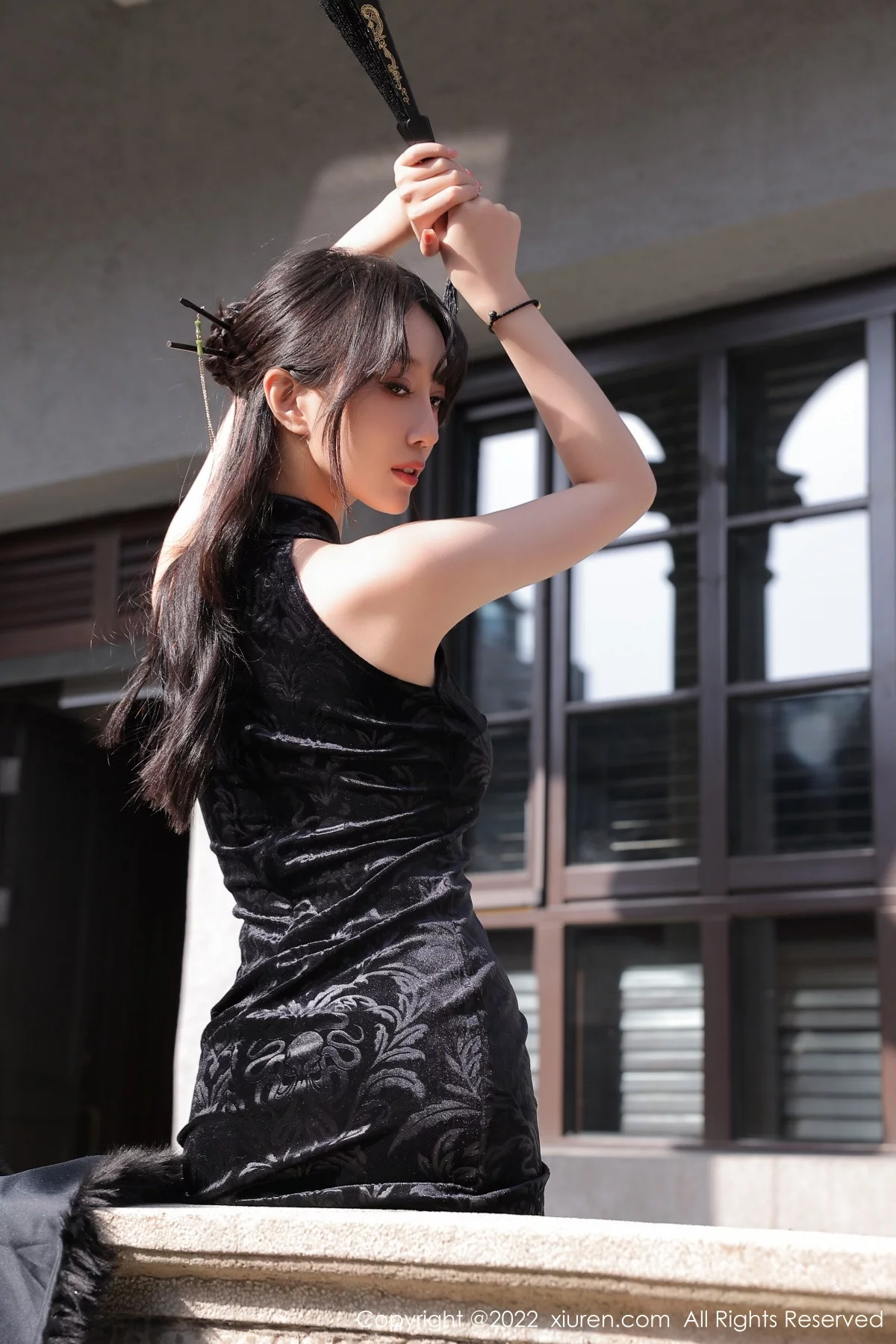 [[XiuRen秀人网]秀人网]No.6050_模特玥儿玥er性感黑色露肩旗袍配超薄黑丝秀曼妙身姿迷人写真62P