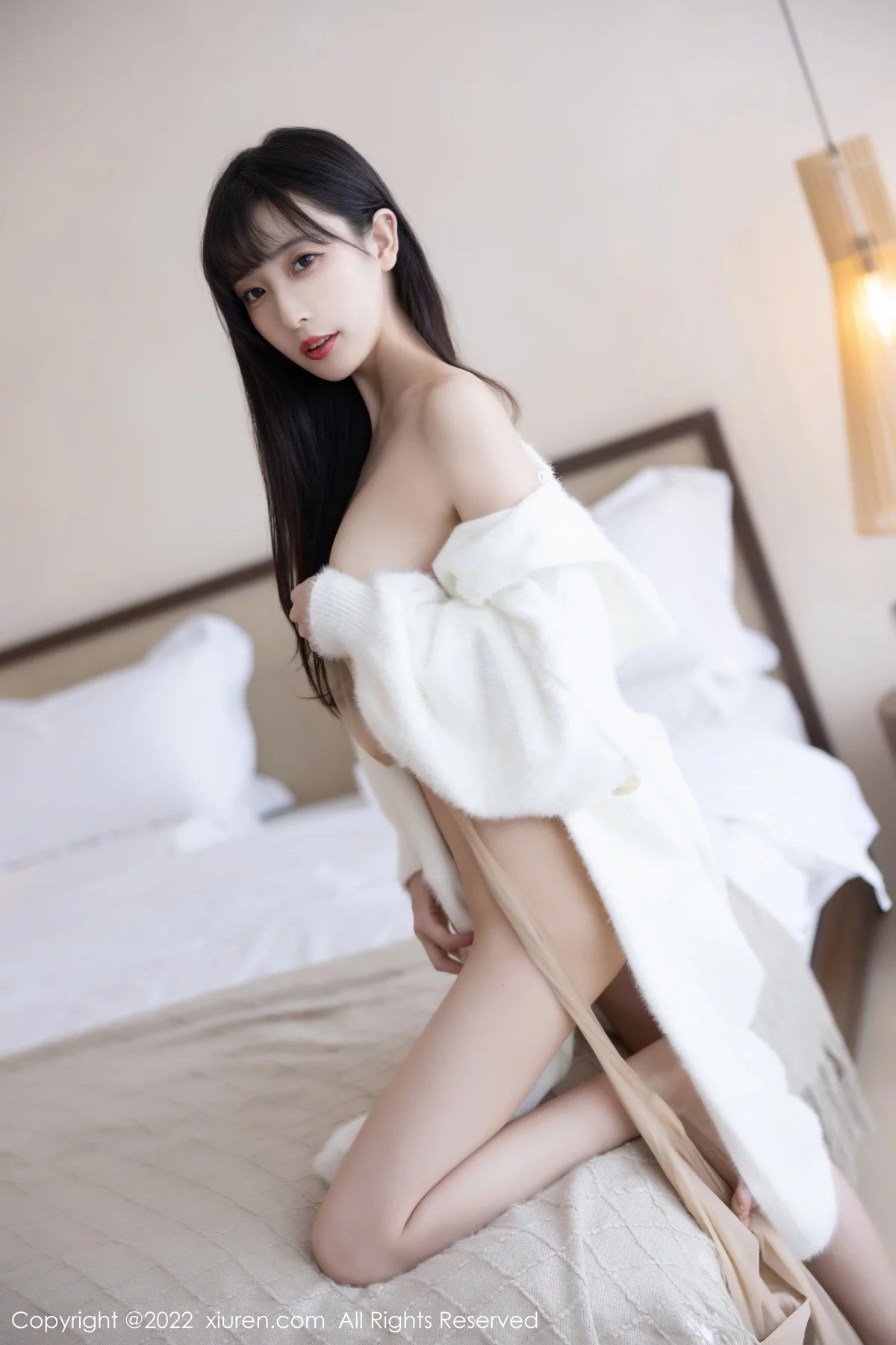 [[XiuRen秀人网]秀人网]No.6052_模特林星阑脱白色长外套露淡红色吊带长裙配原色丝袜迷人写真82P