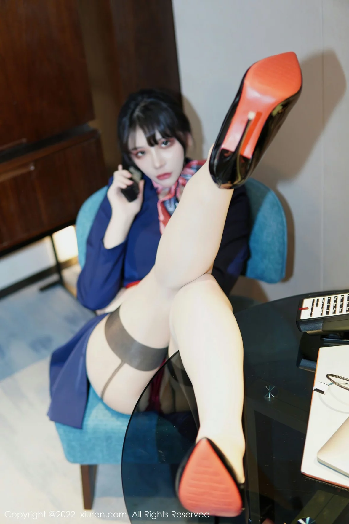 [[XiuRen秀人网]秀人网]No.6048_模特桃桃子_脱深蓝空姐制服露红色蕾丝内衣秀曼妙身姿诱惑写真82P