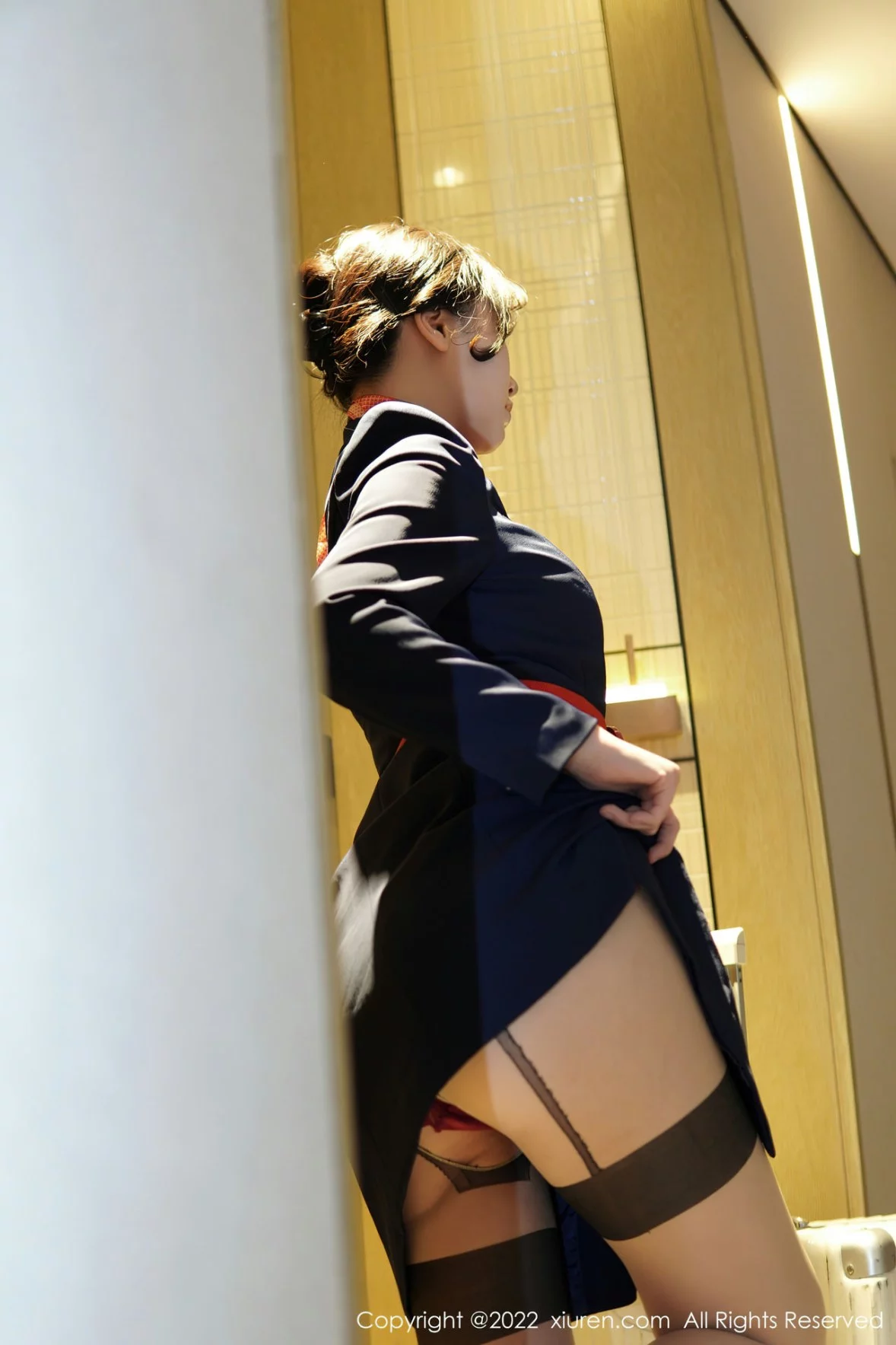 [[XiuRen秀人网]秀人网]No.6048_模特桃桃子_脱深蓝空姐制服露红色蕾丝内衣秀曼妙身姿诱惑写真82P