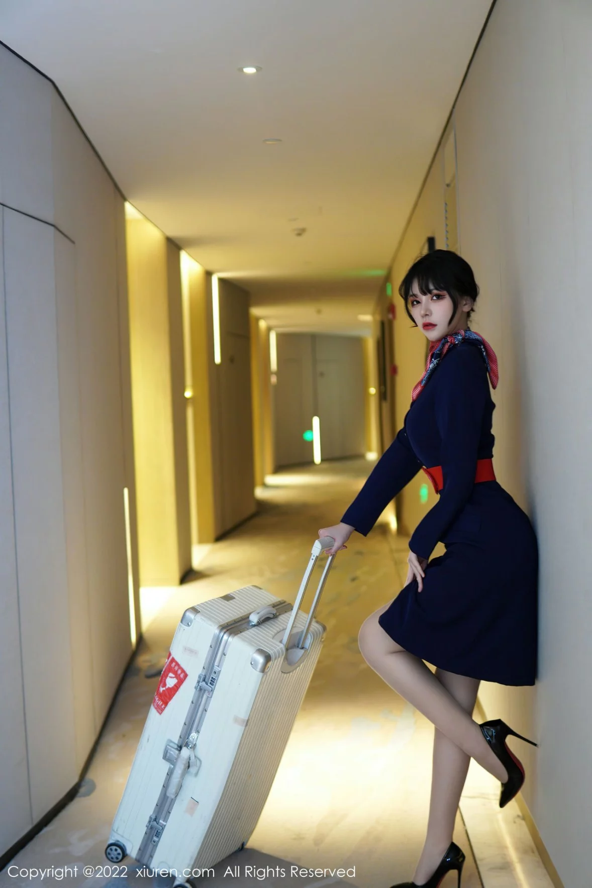 [[XiuRen秀人网]秀人网]No.6048_模特桃桃子_脱深蓝空姐制服露红色蕾丝内衣秀曼妙身姿诱惑写真82P