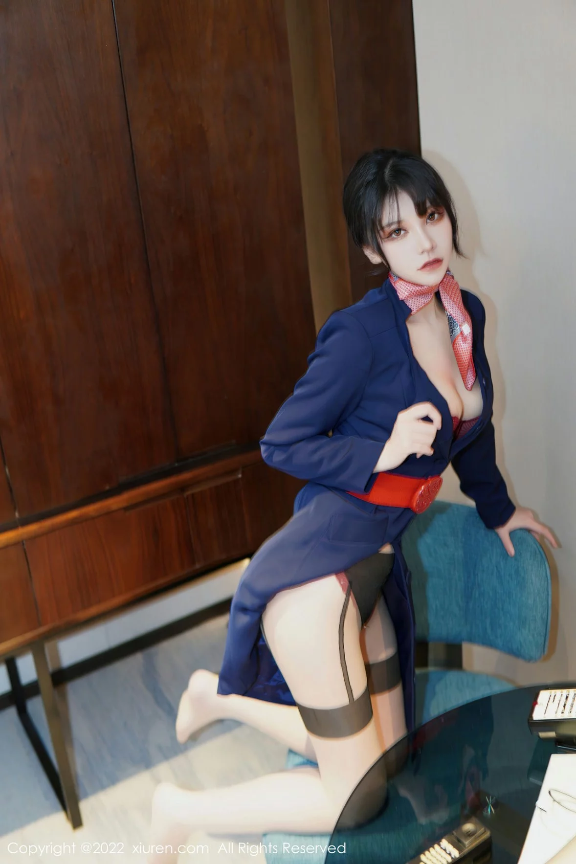 [[XiuRen秀人网]秀人网]No.6048_模特桃桃子_脱深蓝空姐制服露红色蕾丝内衣秀曼妙身姿诱惑写真82P