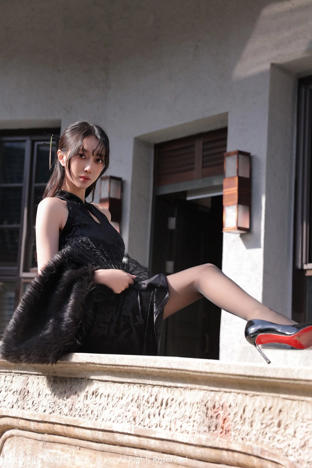 [[XiuRen秀人网]秀人网]No.6050_模特玥儿玥er性感黑色露肩旗袍配超薄黑丝秀曼妙身姿迷人写真62P