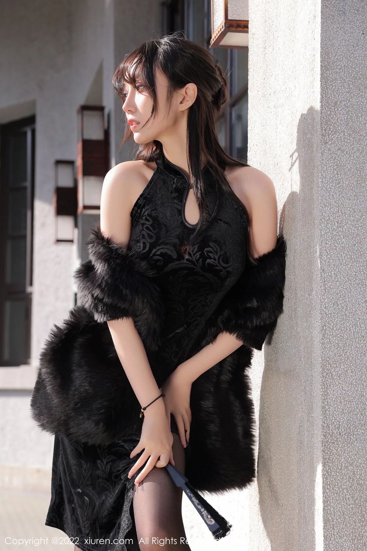 [[XiuRen秀人网]秀人网]No.6050_模特玥儿玥er性感黑色露肩旗袍配超薄黑丝秀曼妙身姿迷人写真62P