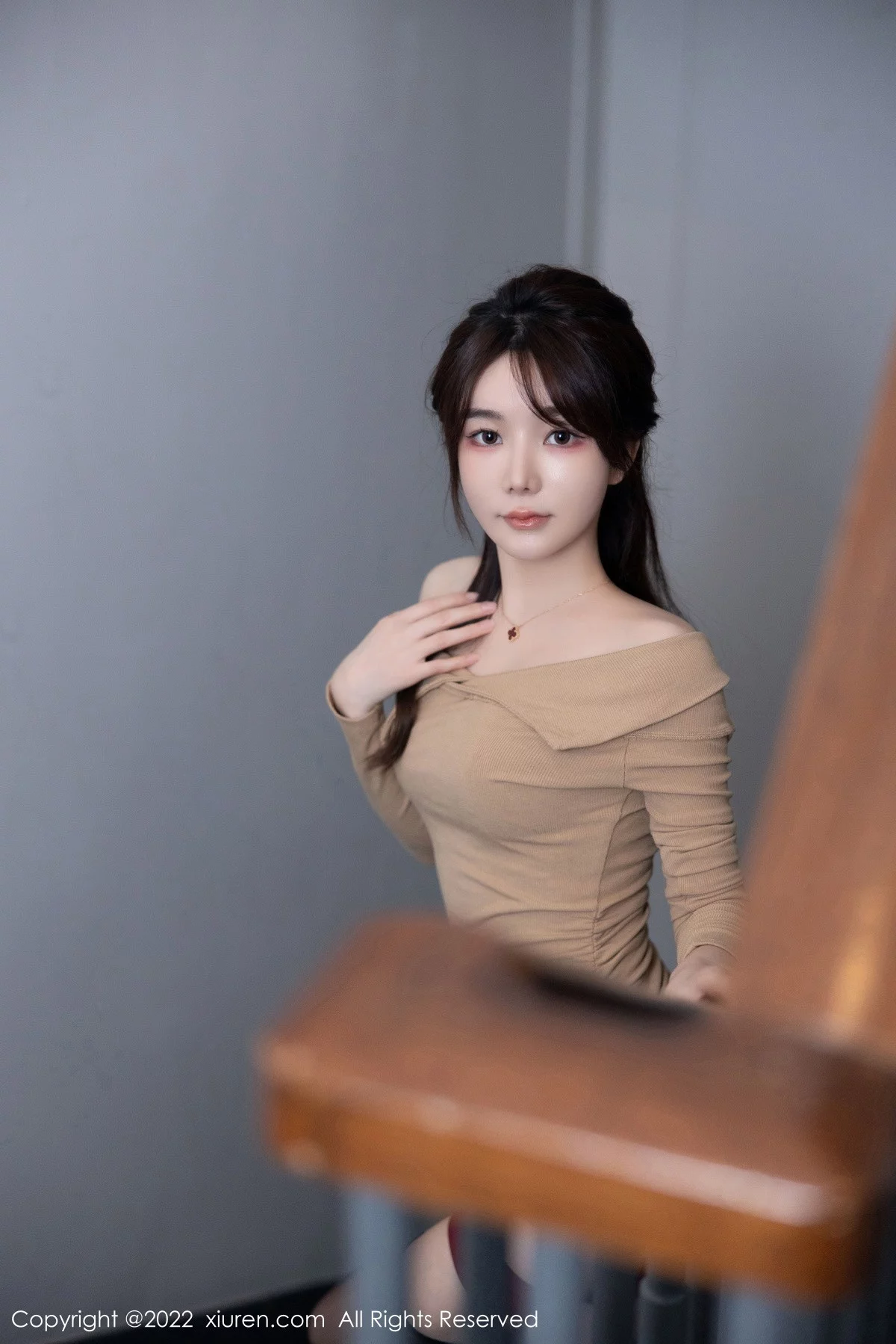 [[XiuRen秀人网]秀人网]No.6056_模特婠婠么性感杏色连衣短裙露暗红色内衣秀绝美身材诱惑写真81P