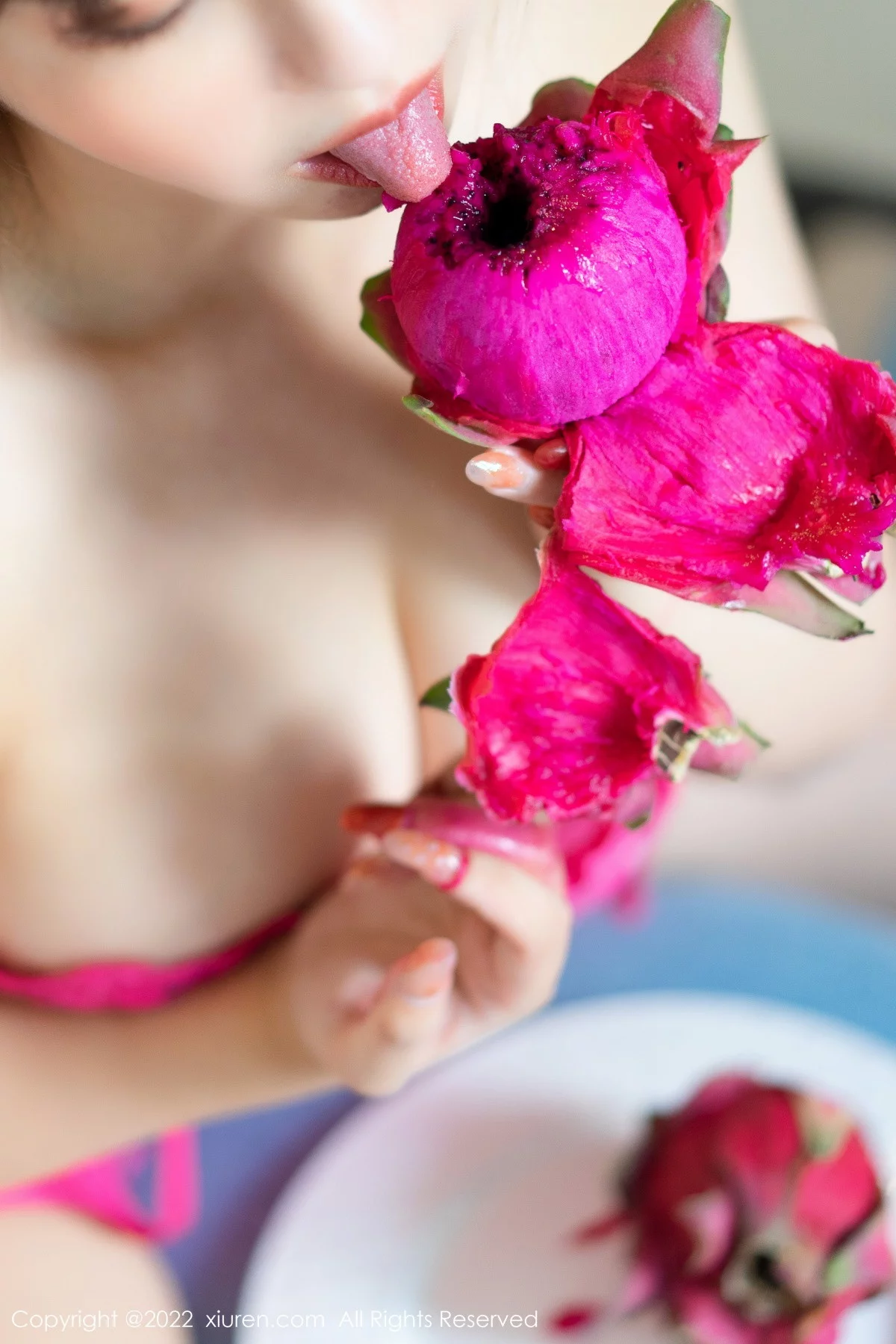 [[XiuRen秀人网]秀人网]No.6058_模特张思允Nice脱玫红色外衣露性感轻透薄纱内衣惹火诱惑写真75P