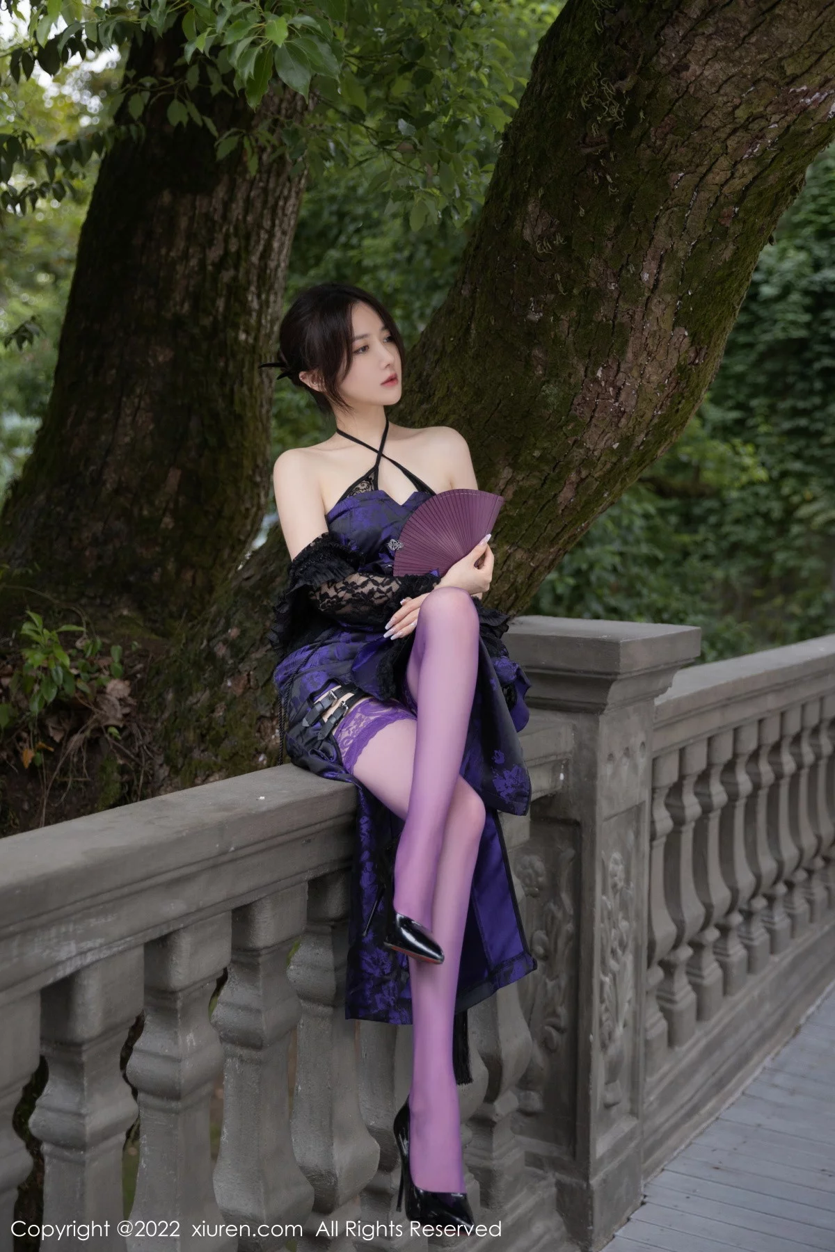 [[XiuRen秀人网]秀人网]No.6074_模特鱼子酱Fish独角戏主题性感露肩连衣裙配紫色丝袜诱惑写真79P