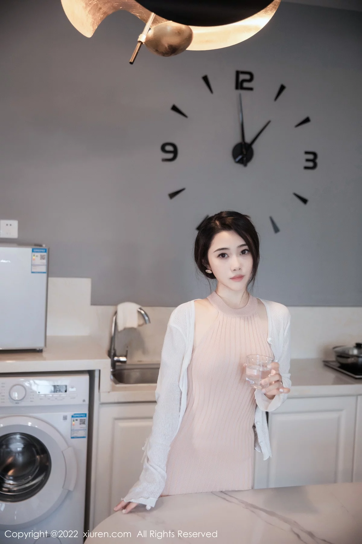 [[XiuRen秀人网]秀人网]No.6066_模特严利娅Yuliya性感粉色开叉连衣长裙秀白嫩美腿撩人诱惑写真55P