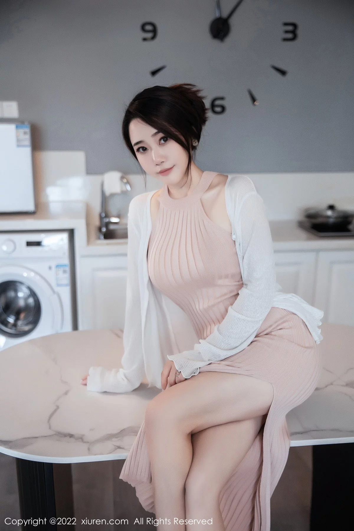 [[XiuRen秀人网]秀人网]No.6066_模特严利娅Yuliya性感粉色开叉连衣长裙秀白嫩美腿撩人诱惑写真55P